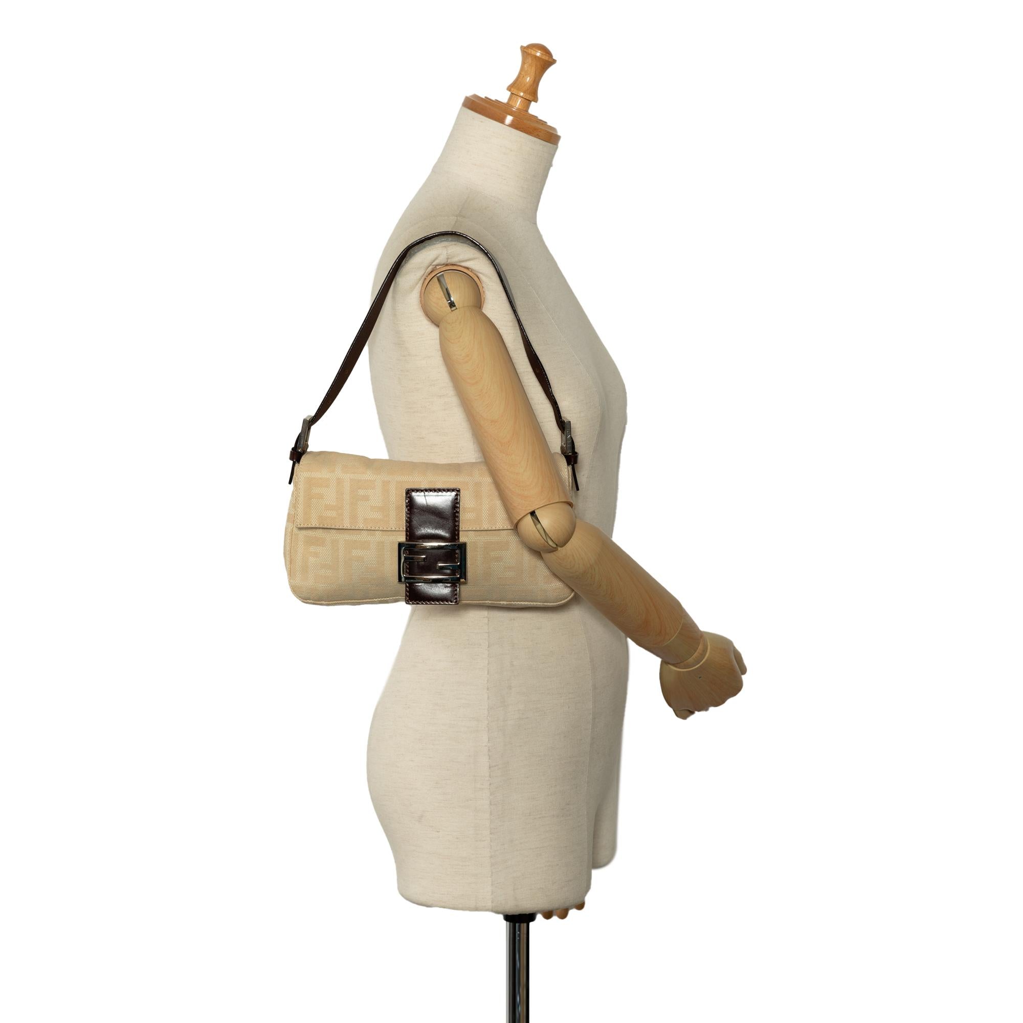 Fendi Zucca Canvas Baguette (SHG-fAm0zf)