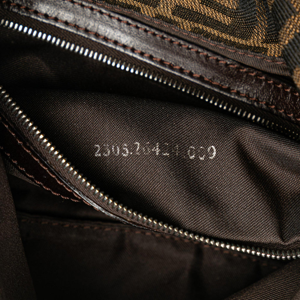 Fendi Zucca Canvas Baguette (SHG-20lVTP)