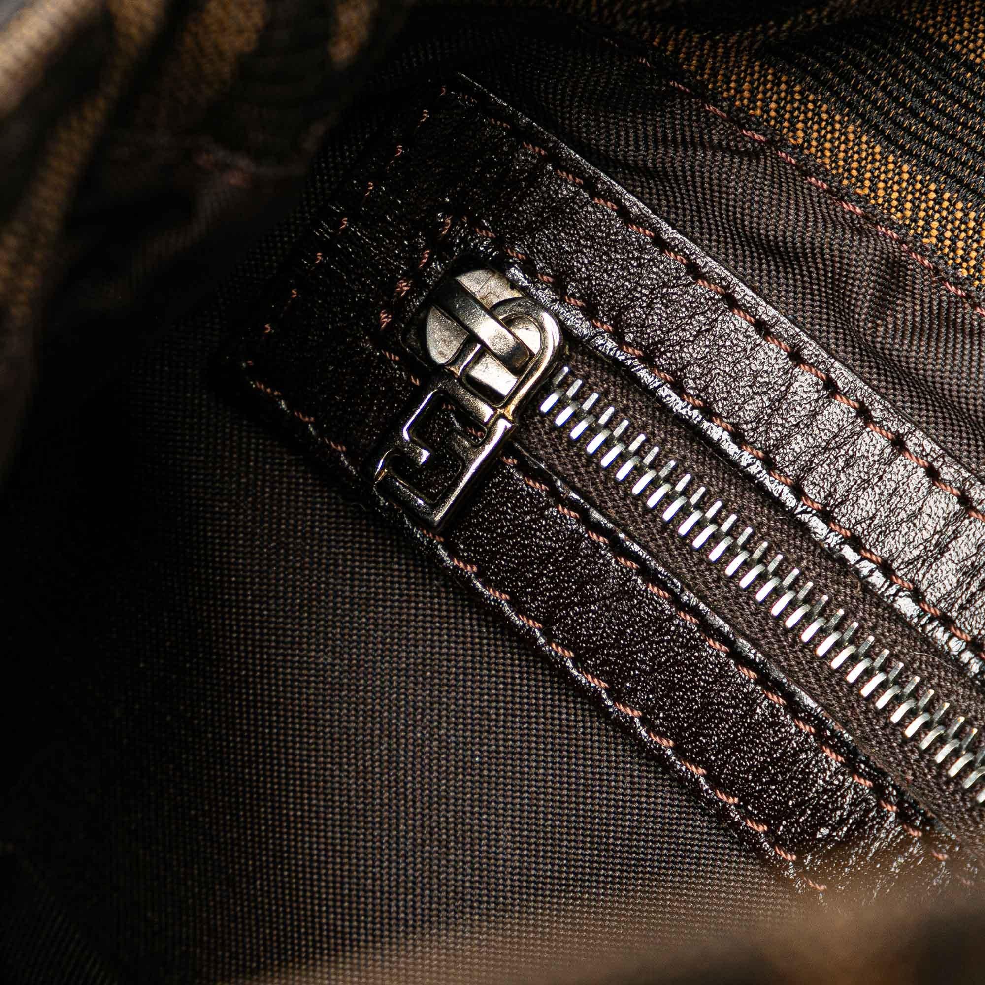 Fendi Zucca Canvas Baguette (SHG-gVALkA)