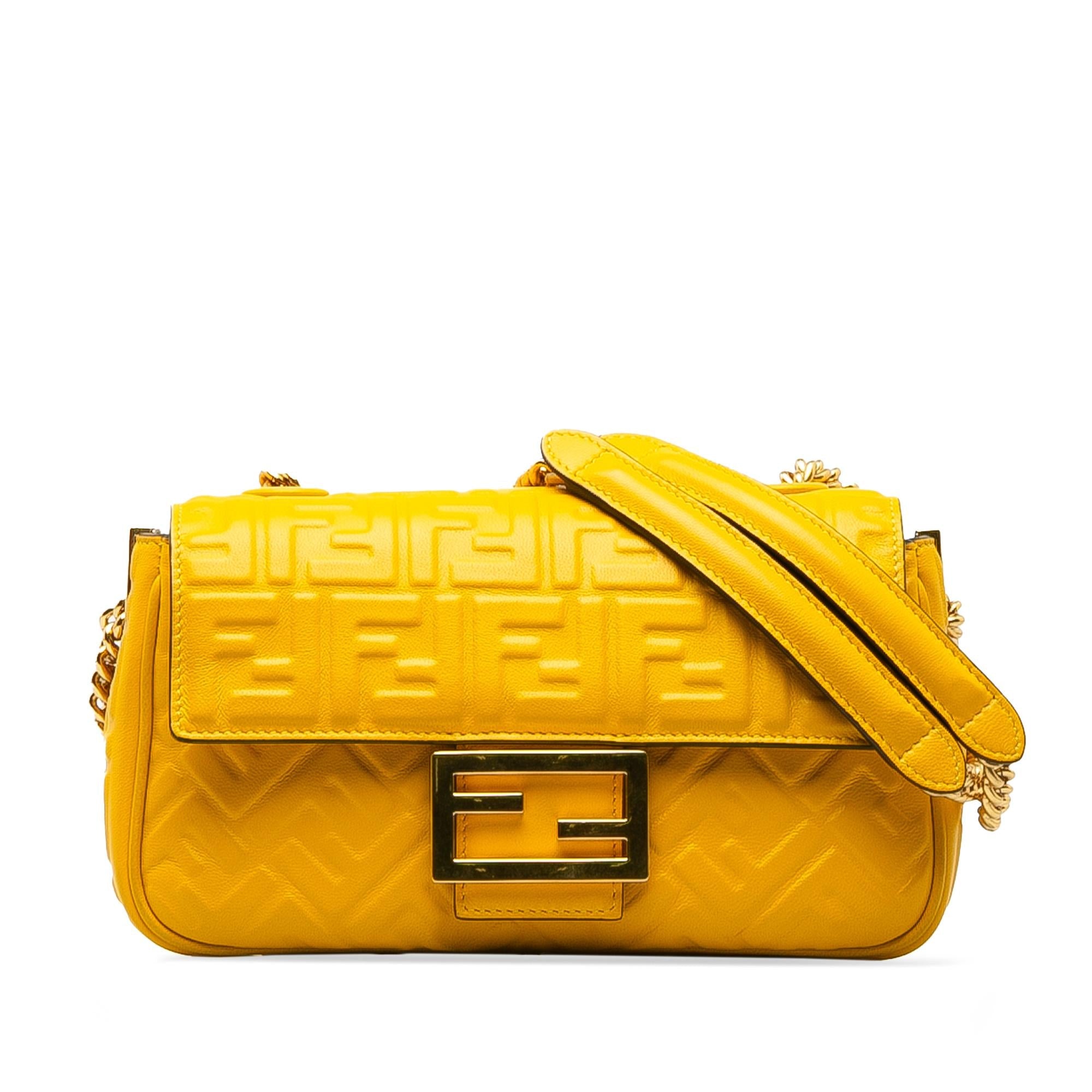 Fendi Zucca Embossed Chain Midi Baguette (SHG-nTVlfa)