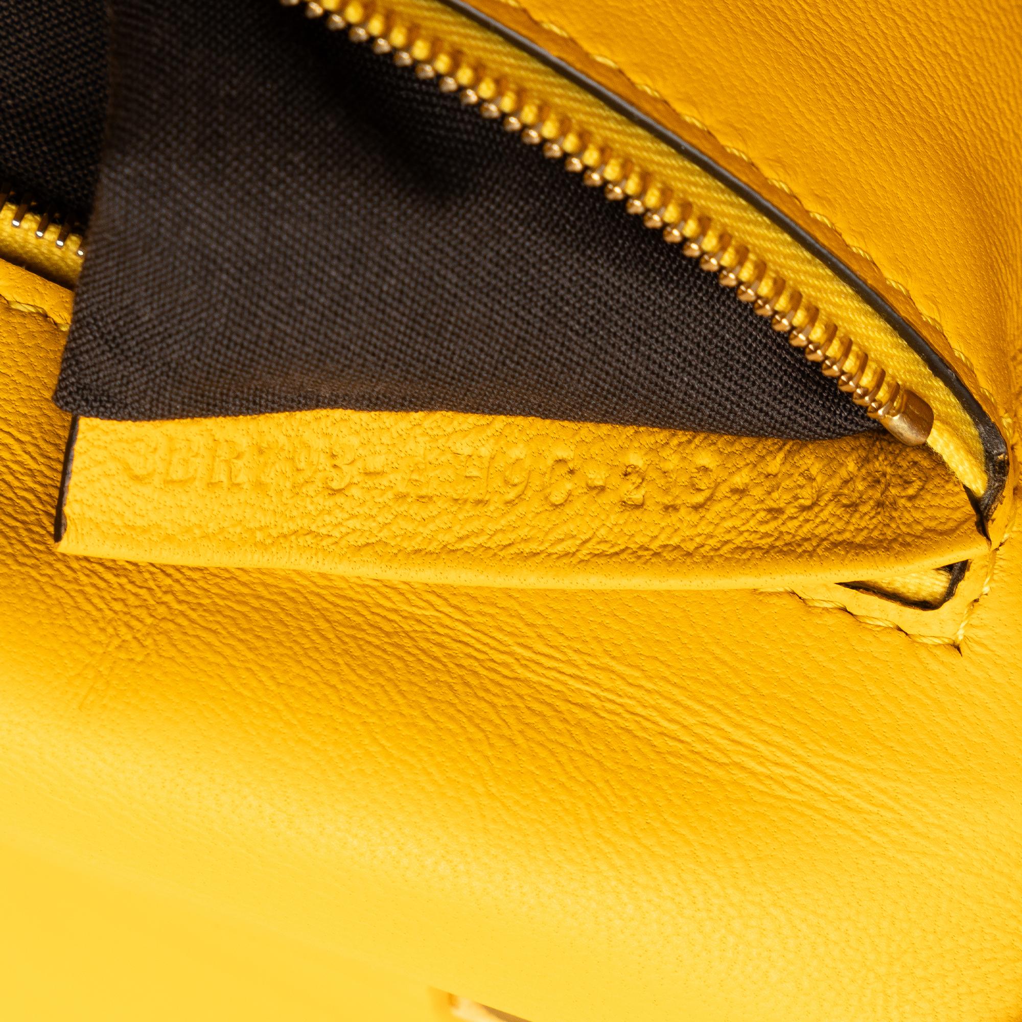 Fendi Zucca Embossed Chain Midi Baguette (SHG-0ukIAR)