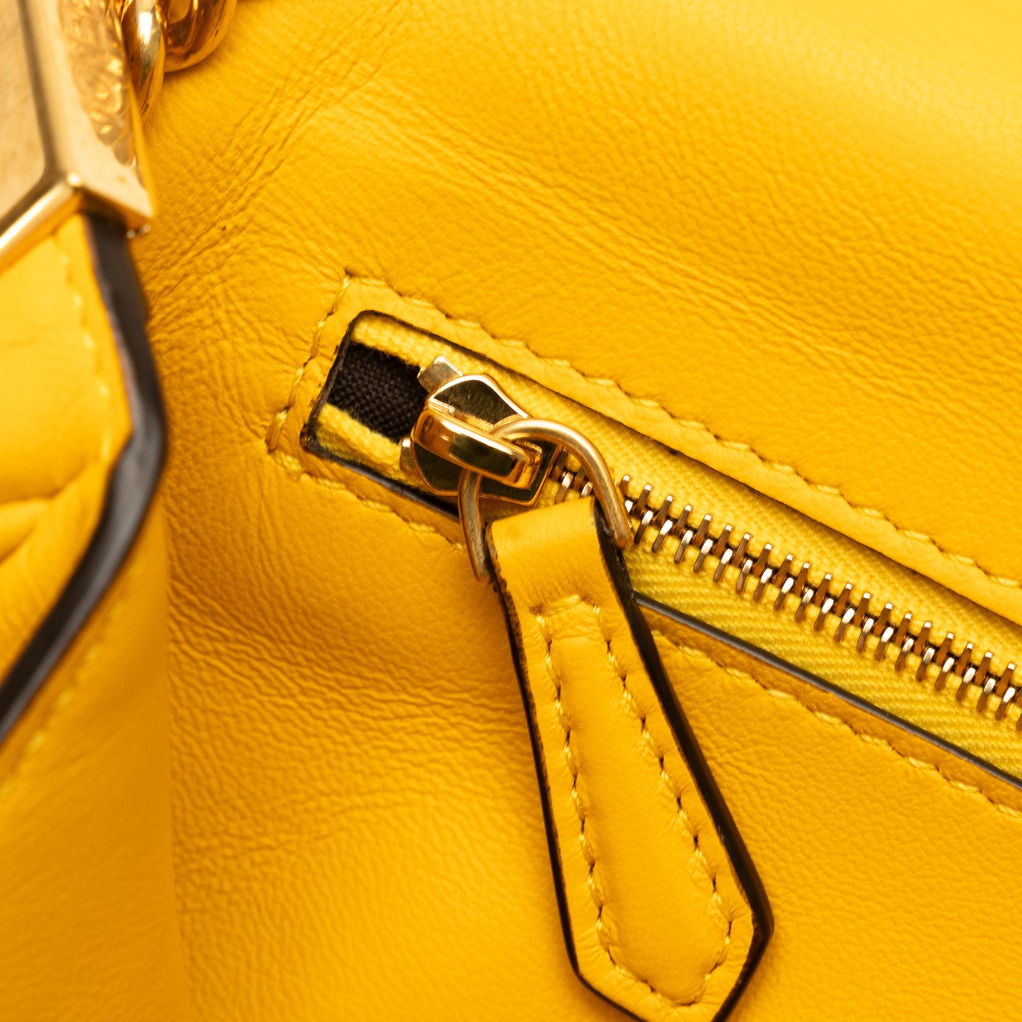 Fendi Zucca Embossed Chain Midi Baguette (SHG-0ukIAR)