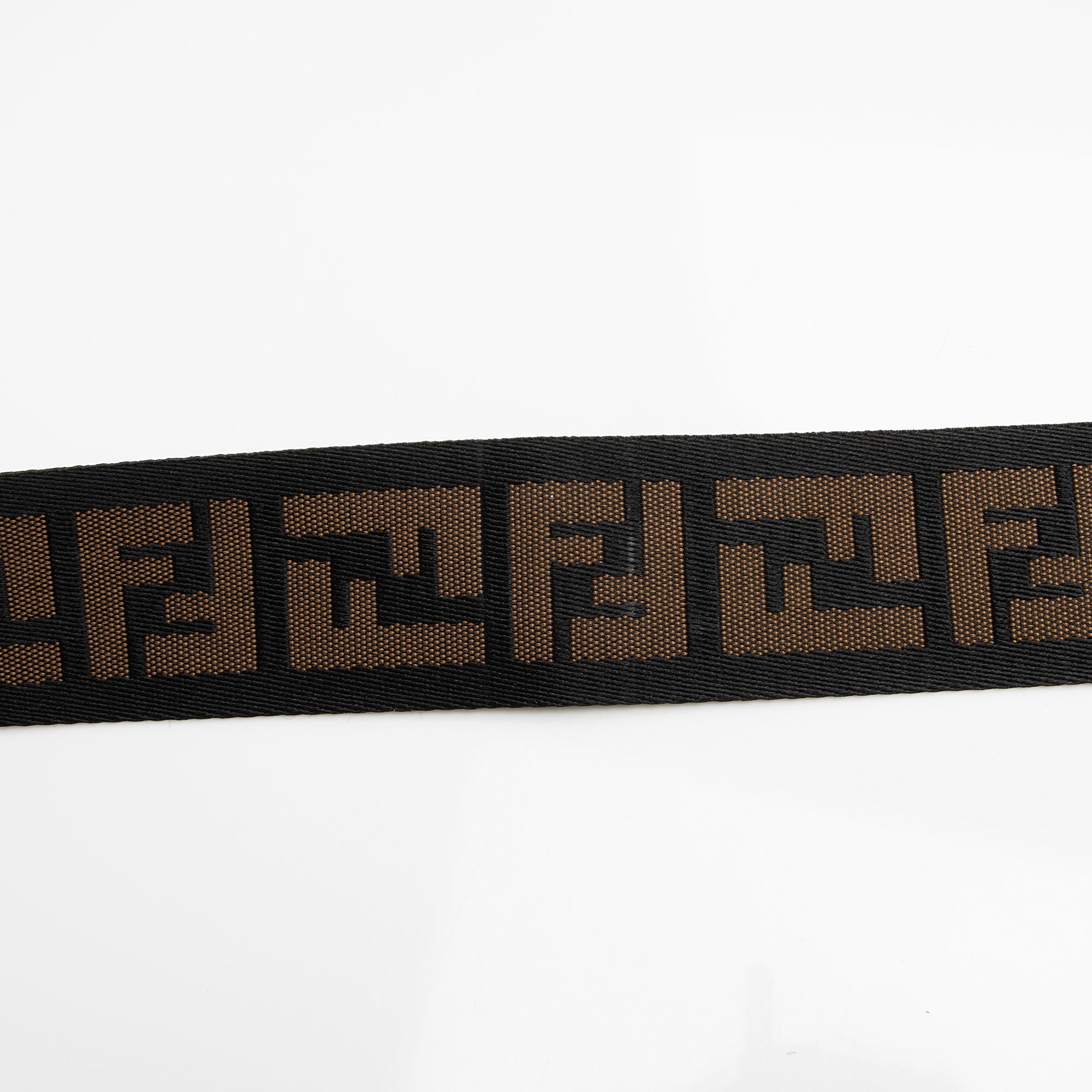 Fendi Zucca Canvas Zip Messenger (SHF-atYduB)