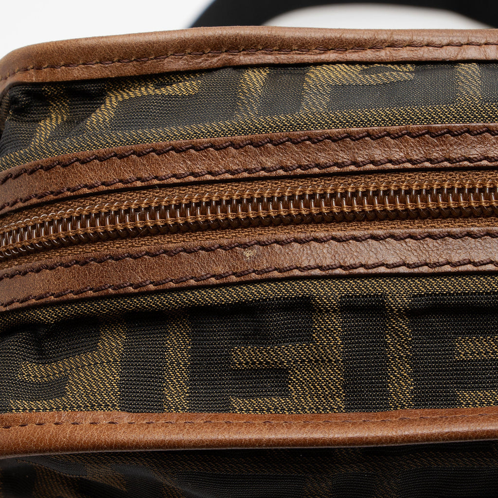 Fendi Zucca Canvas Zip Messenger (SHF-atYduB)