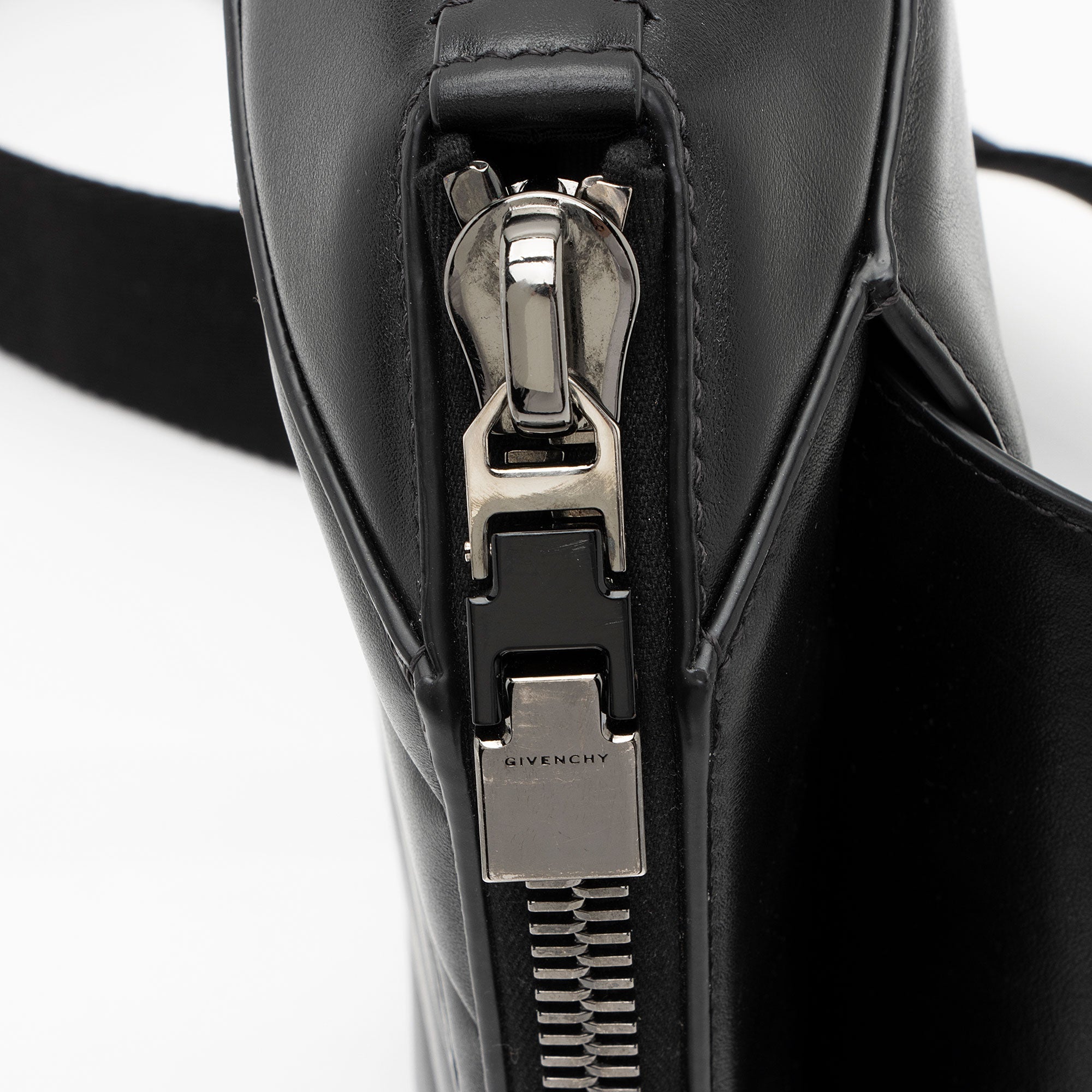 Givenchy Quilted Calfskin Antigona U Crossbody (SHF-N5cAVd)