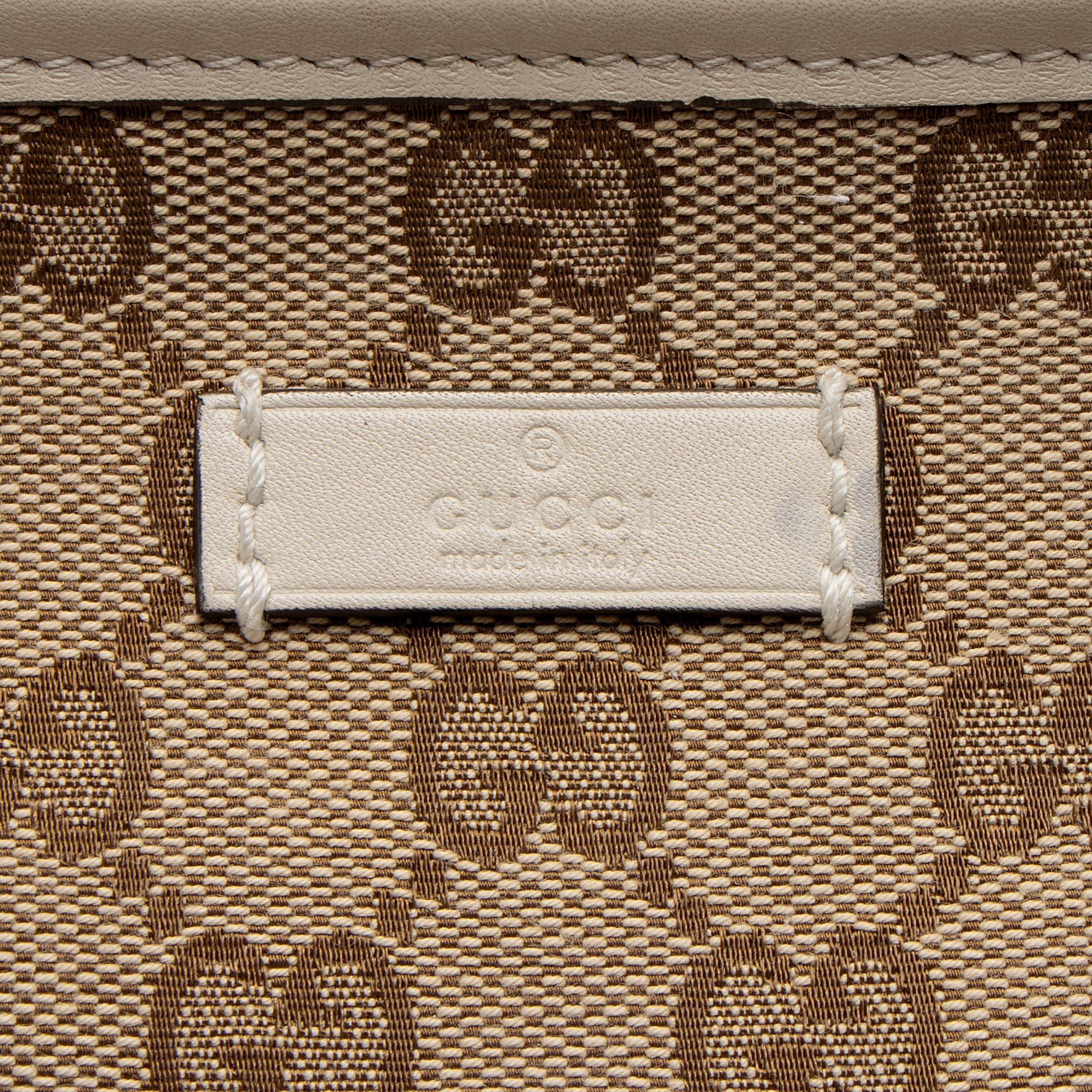 Gucci GG Canvas Classic Flat Medium Messenger