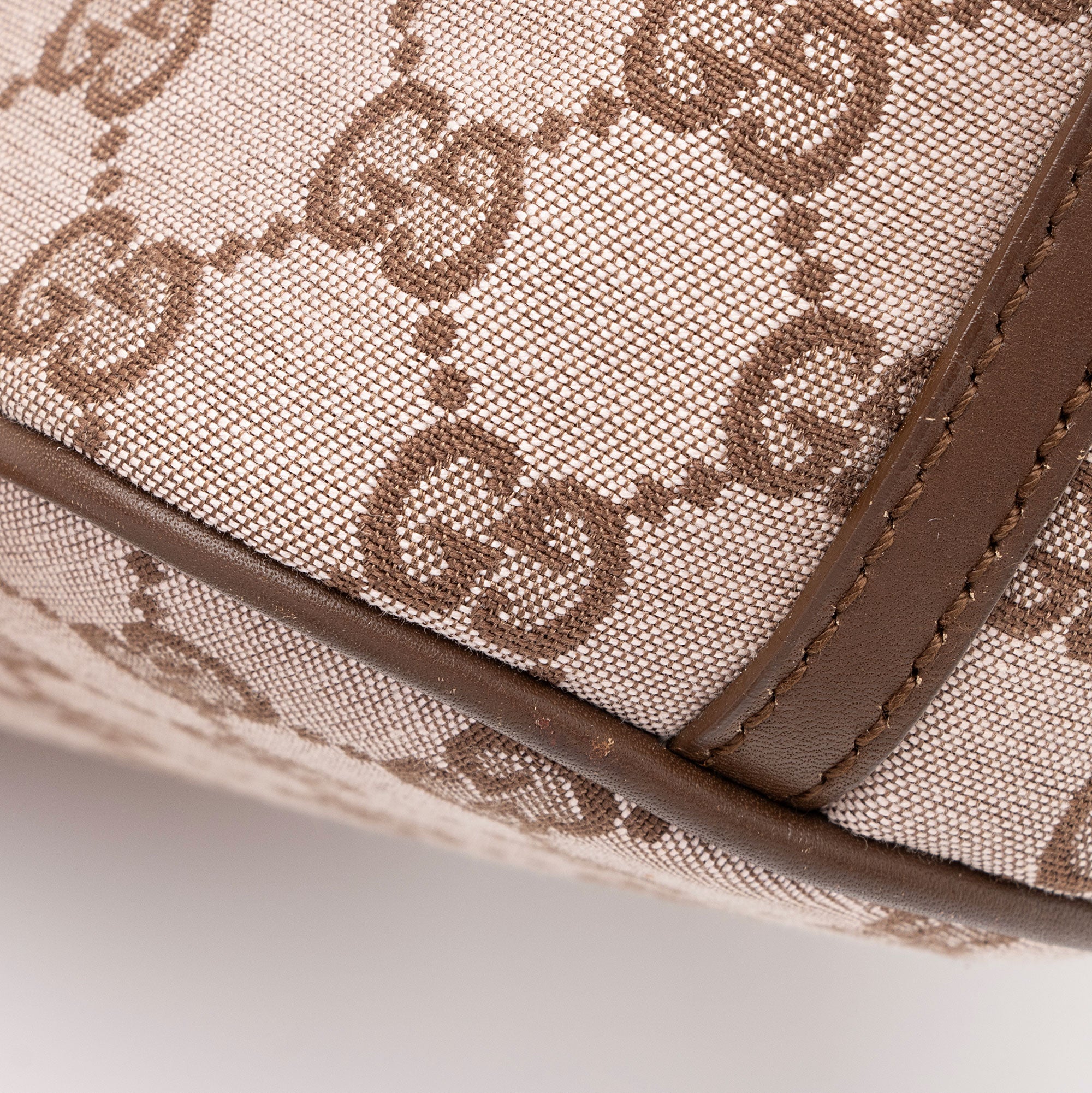 Gucci GG Canvas Classic Pochette (SHF-yWvmJf)