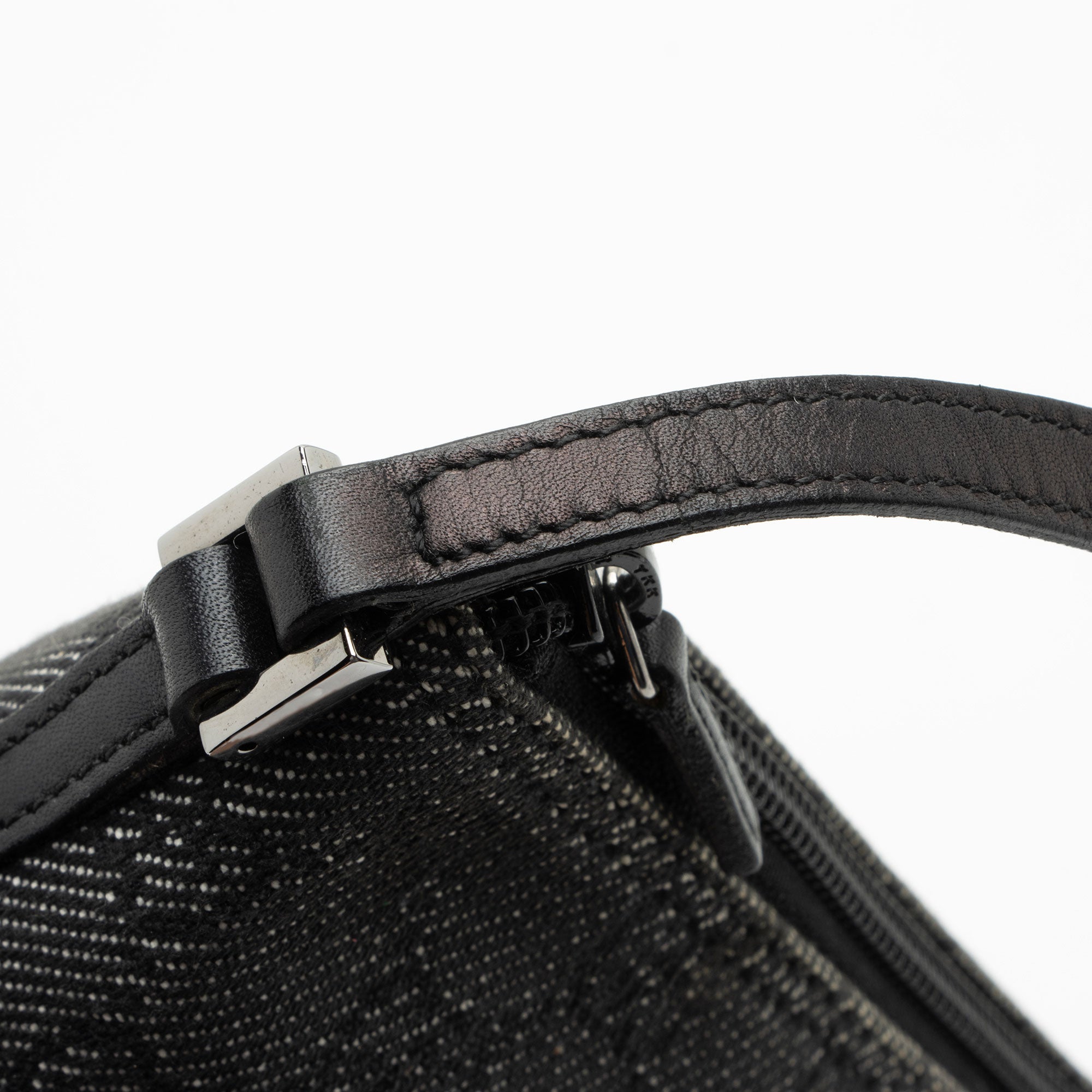 Gucci GG Canvas Classic Pochette (SHF-op4Oel)