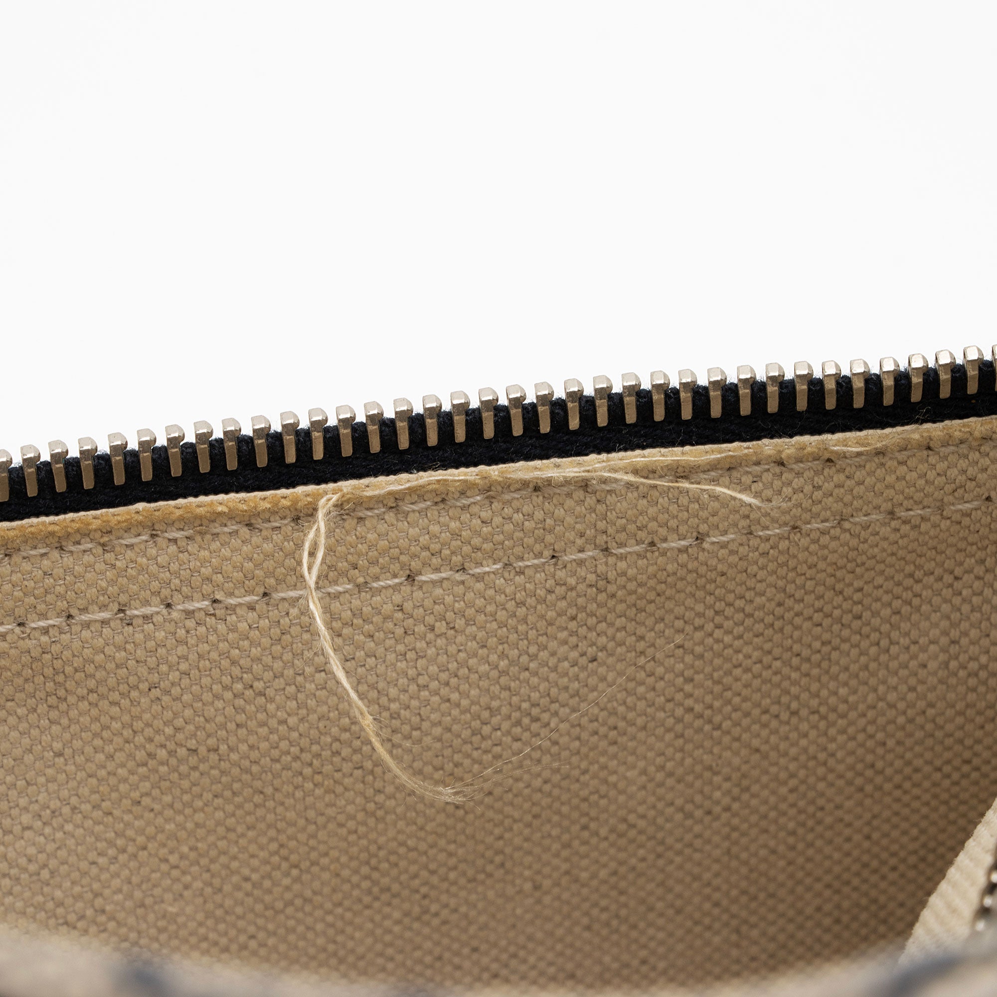 Gucci GG Canvas Flat Messenger Bag (SHF-KV7N6r)