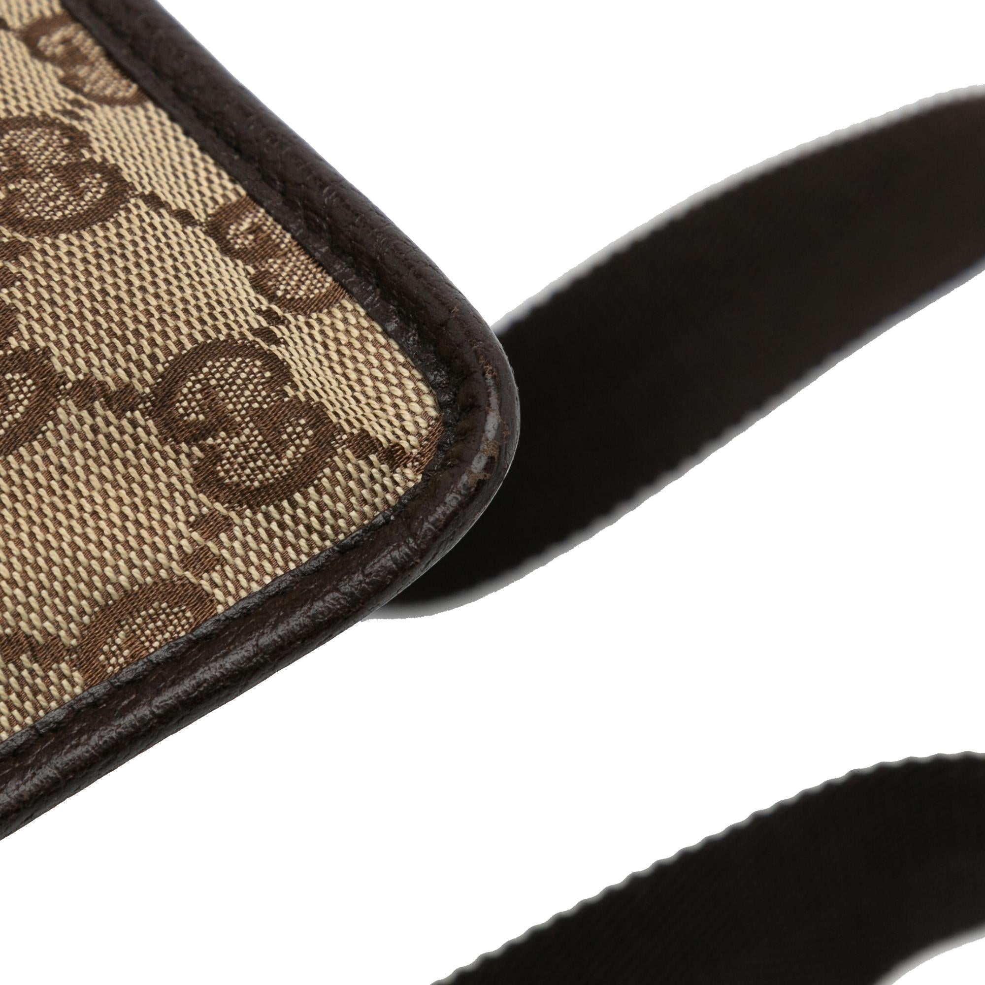 Gucci GG Canvas Flat Messenger (SHG-UptcBo)