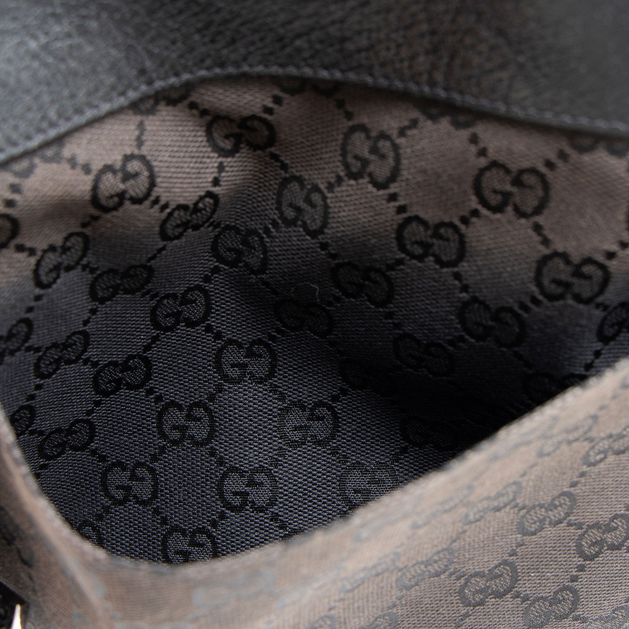 Gucci GG Canvas Flat Messenger (SHF-Br9CH5)