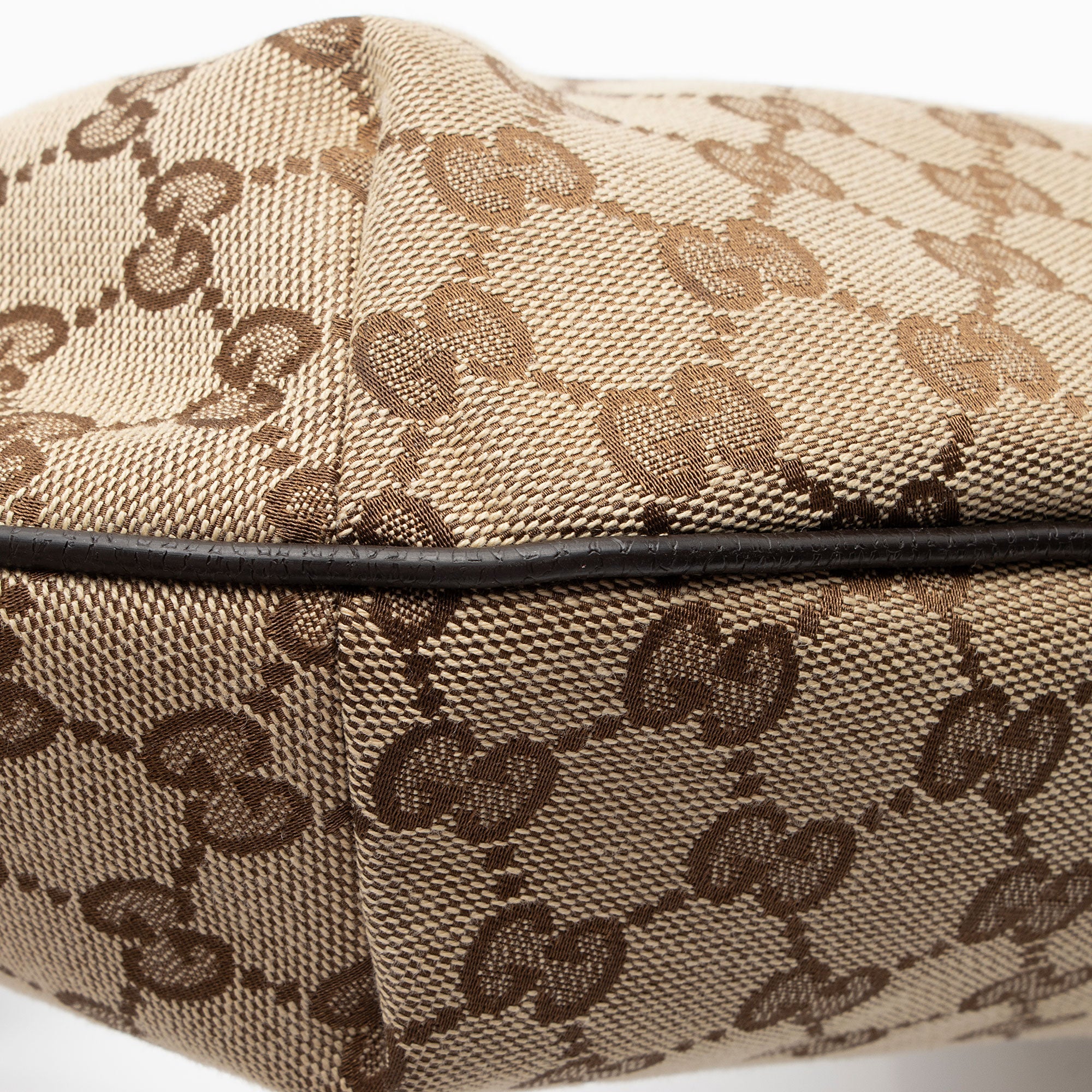 Gucci GG Canvas Half Moon Medium Messenger (SHF-wdpRGn)