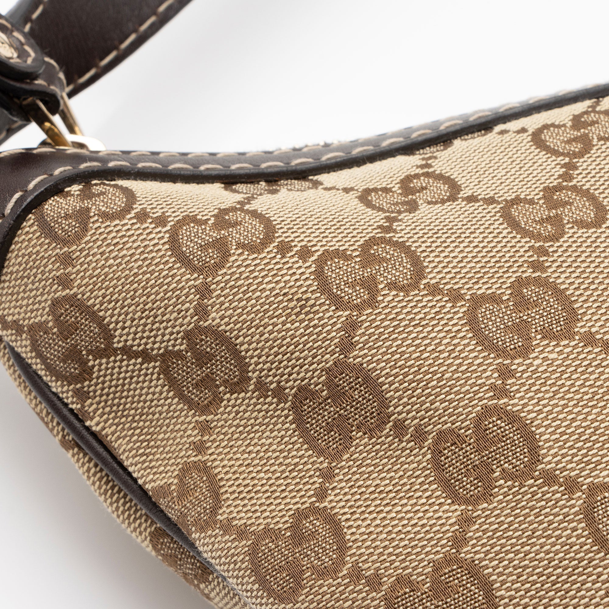 Gucci GG Canvas Interlocking Heart Crossbody Bag (SHF-2gSnDY)