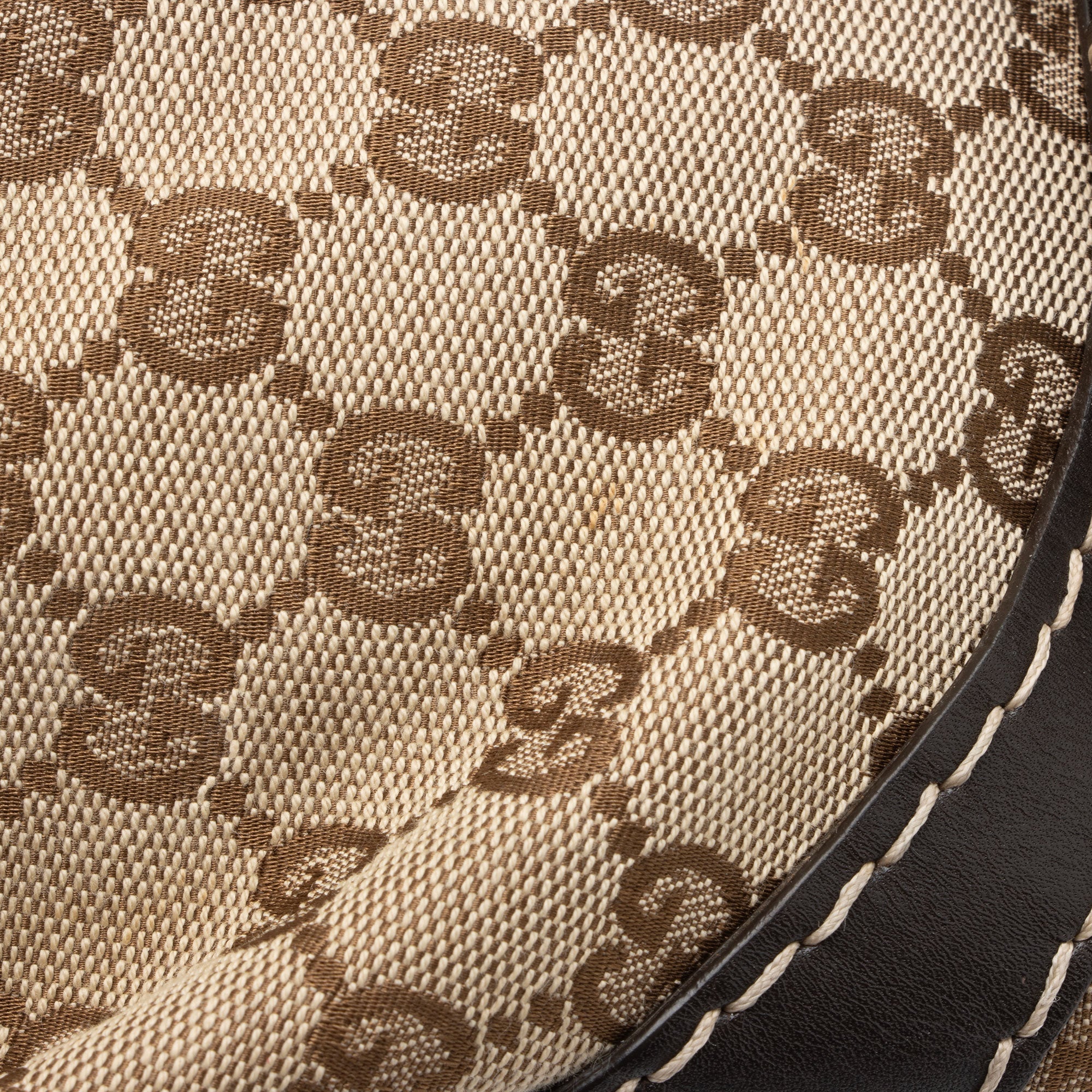 Gucci GG Canvas Queen Medium Hobo (SHF-ZWYQV0)