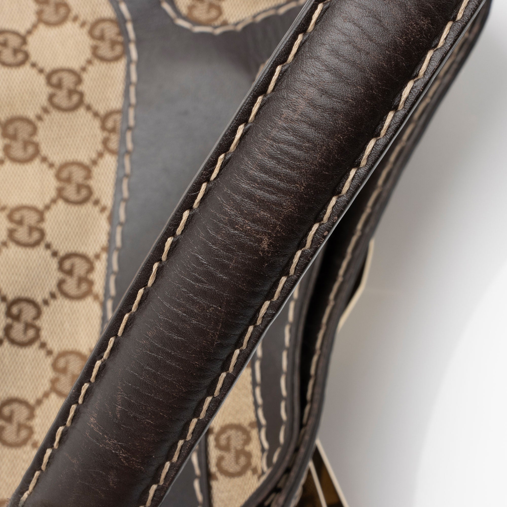 Gucci GG Canvas Queen Medium Hobo (SHF-ZWYQV0)