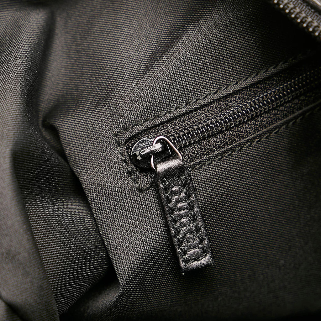 Gucci GG Canvas Shoulder Bag (SHG-30441)
