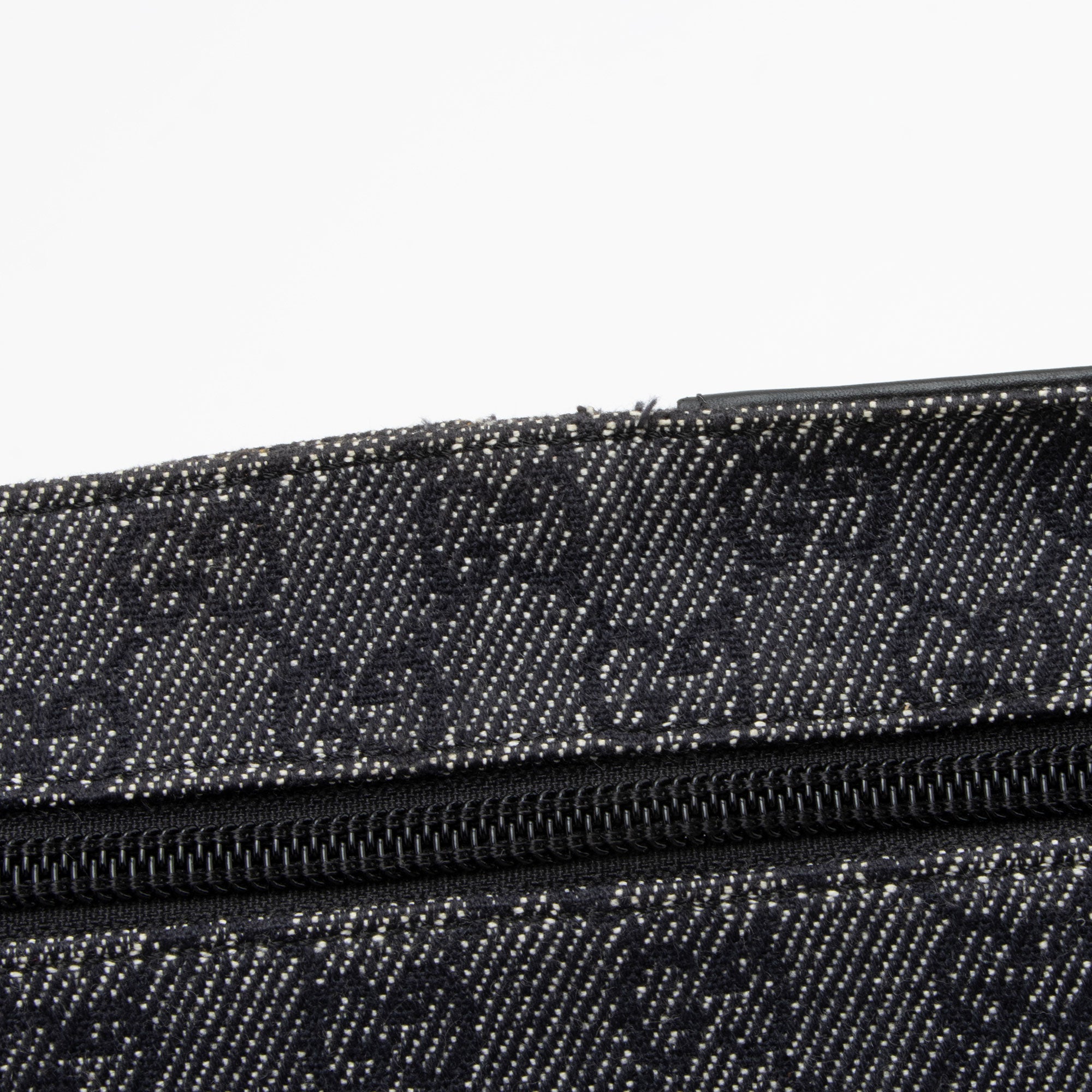 Gucci GG Denim Belt Bag (SHF-t5lFV4)