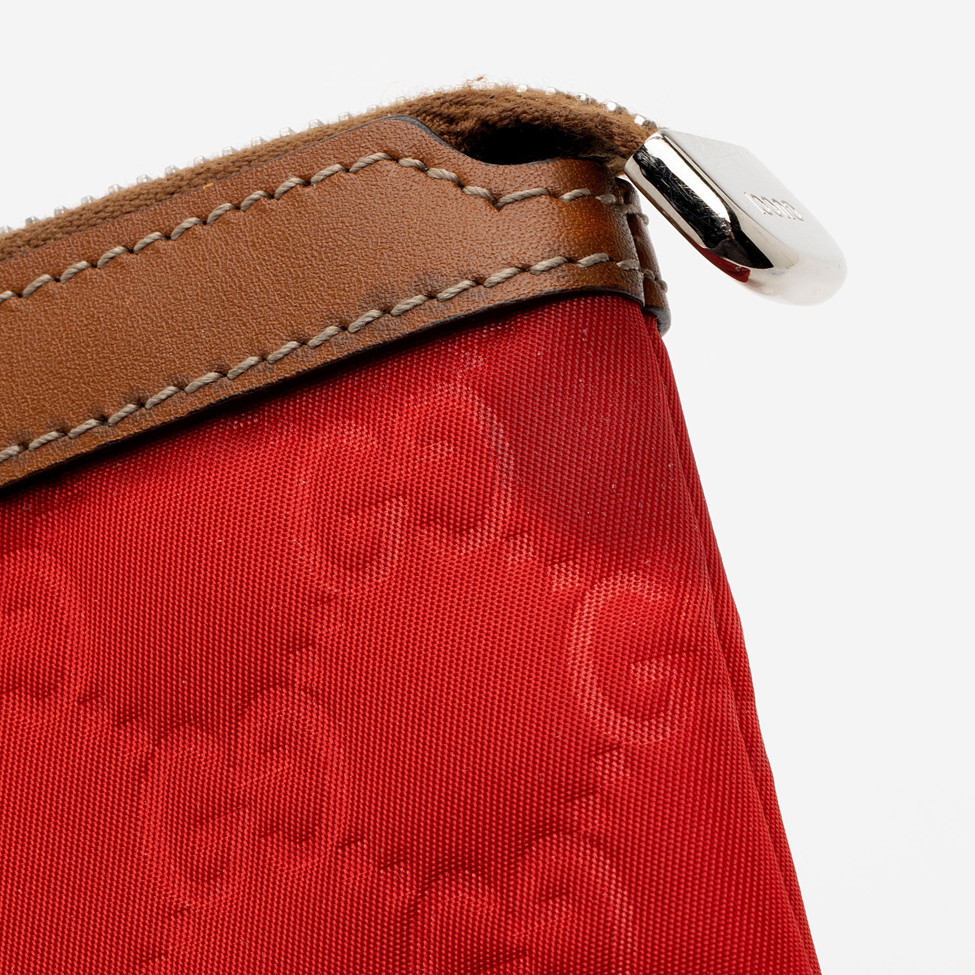 Gucci GG Nylon Zip Pouch (SHF-bnkYTZ)