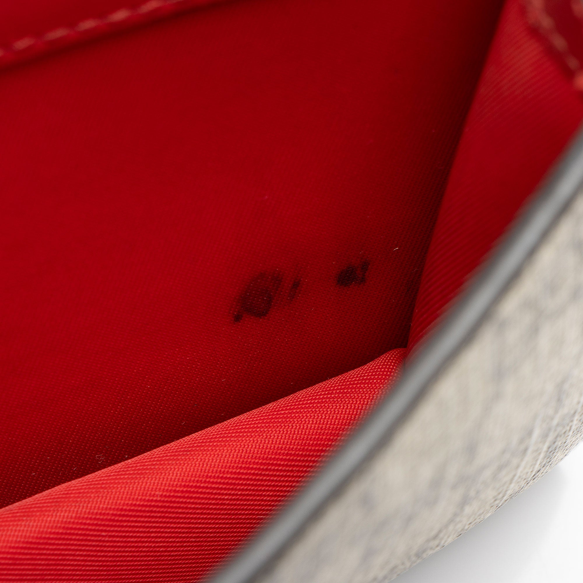 Gucci GG Supreme Cherry Super Mini Bag (SHF-AkMdKn)