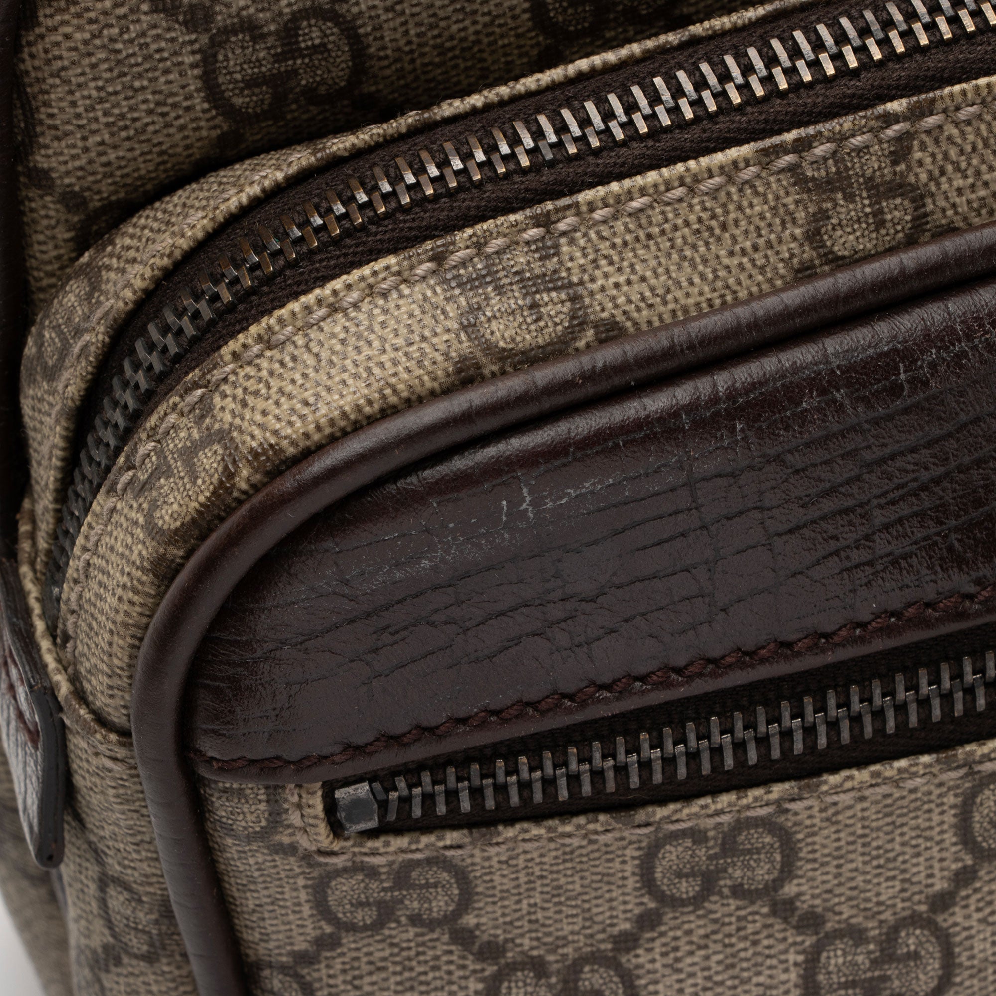 Gucci GG Supreme Classic Small Camera Bag (SHF-fqjHTG)
