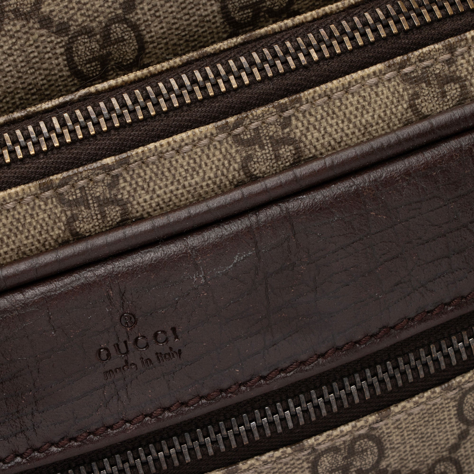 Gucci GG Supreme Classic Small Camera Bag (SHF-fqjHTG)