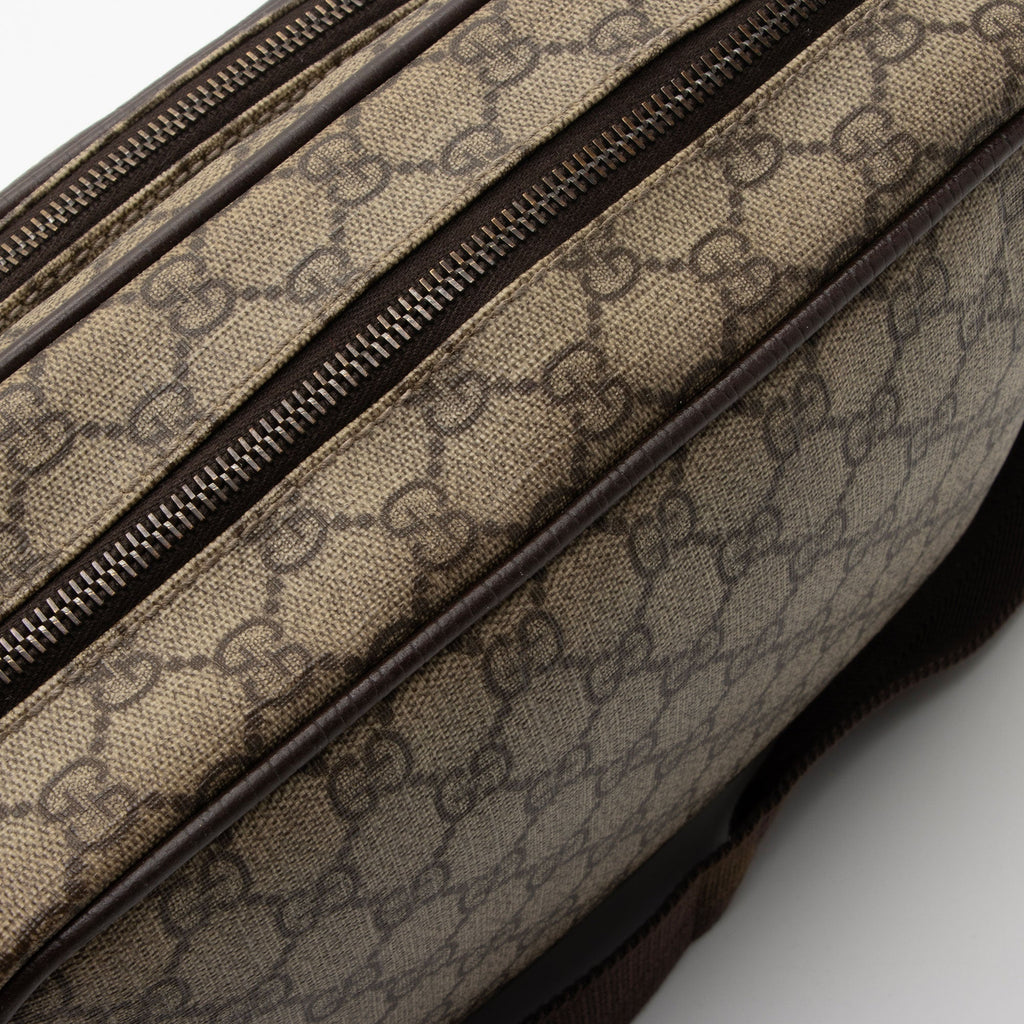 Gucci GG Supreme Classic Small Camera Bag (SHF-fqjHTG)