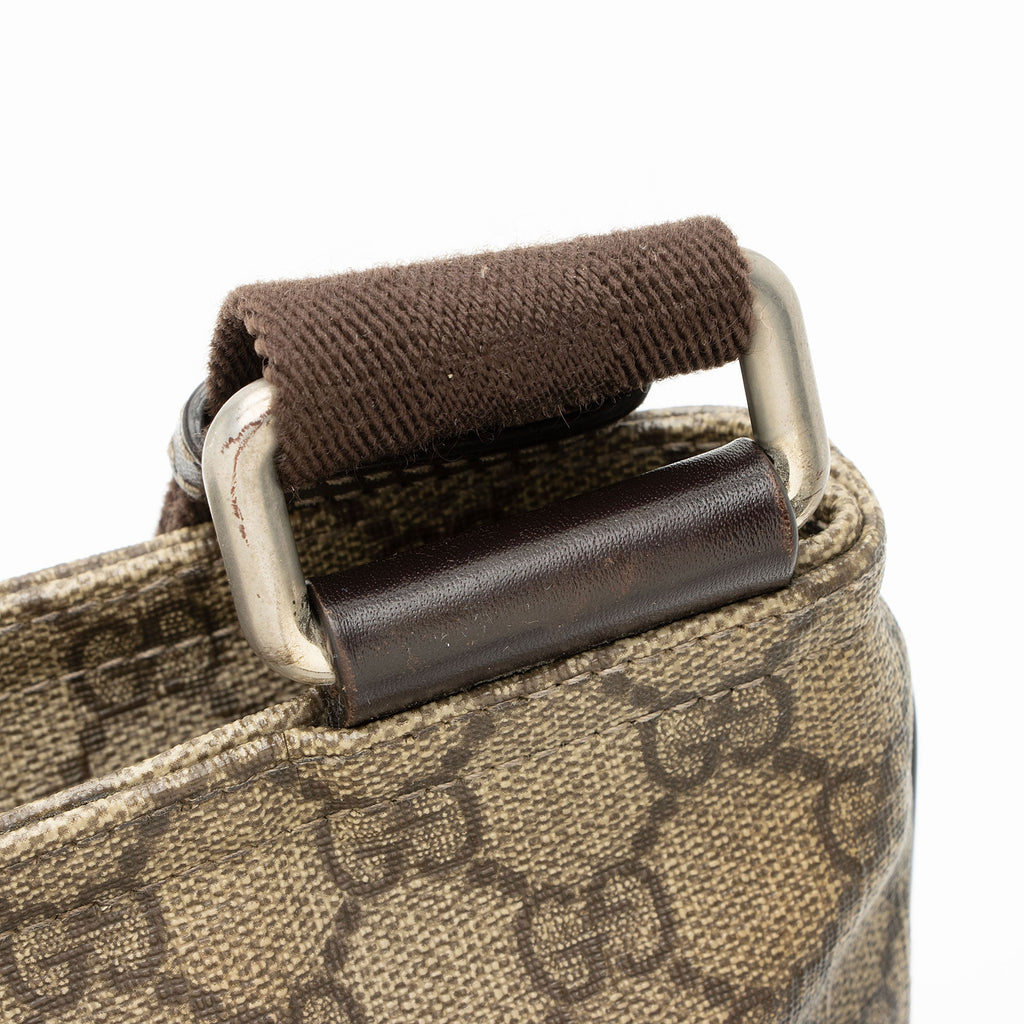 Gucci GG Supreme Classic Flat Medium Messenger