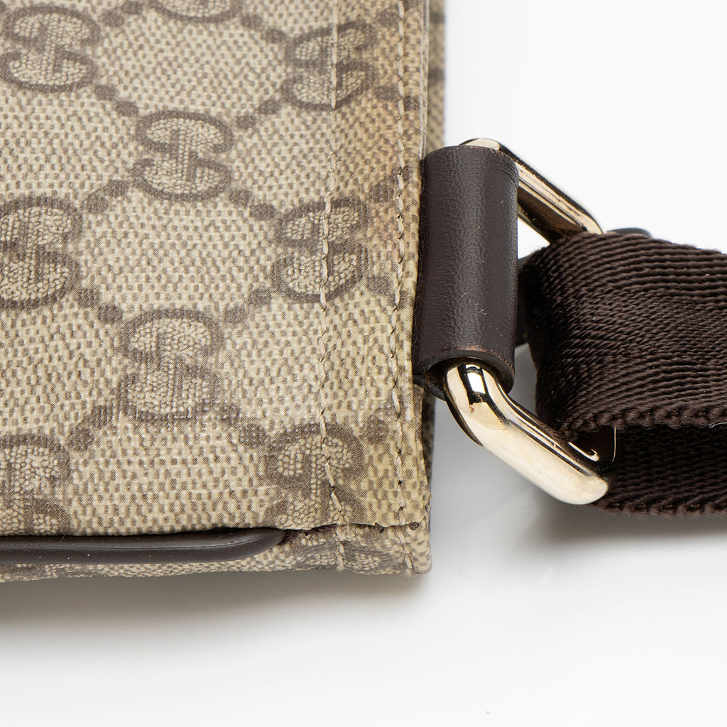 Gucci GG Supreme Classic Small Messenger