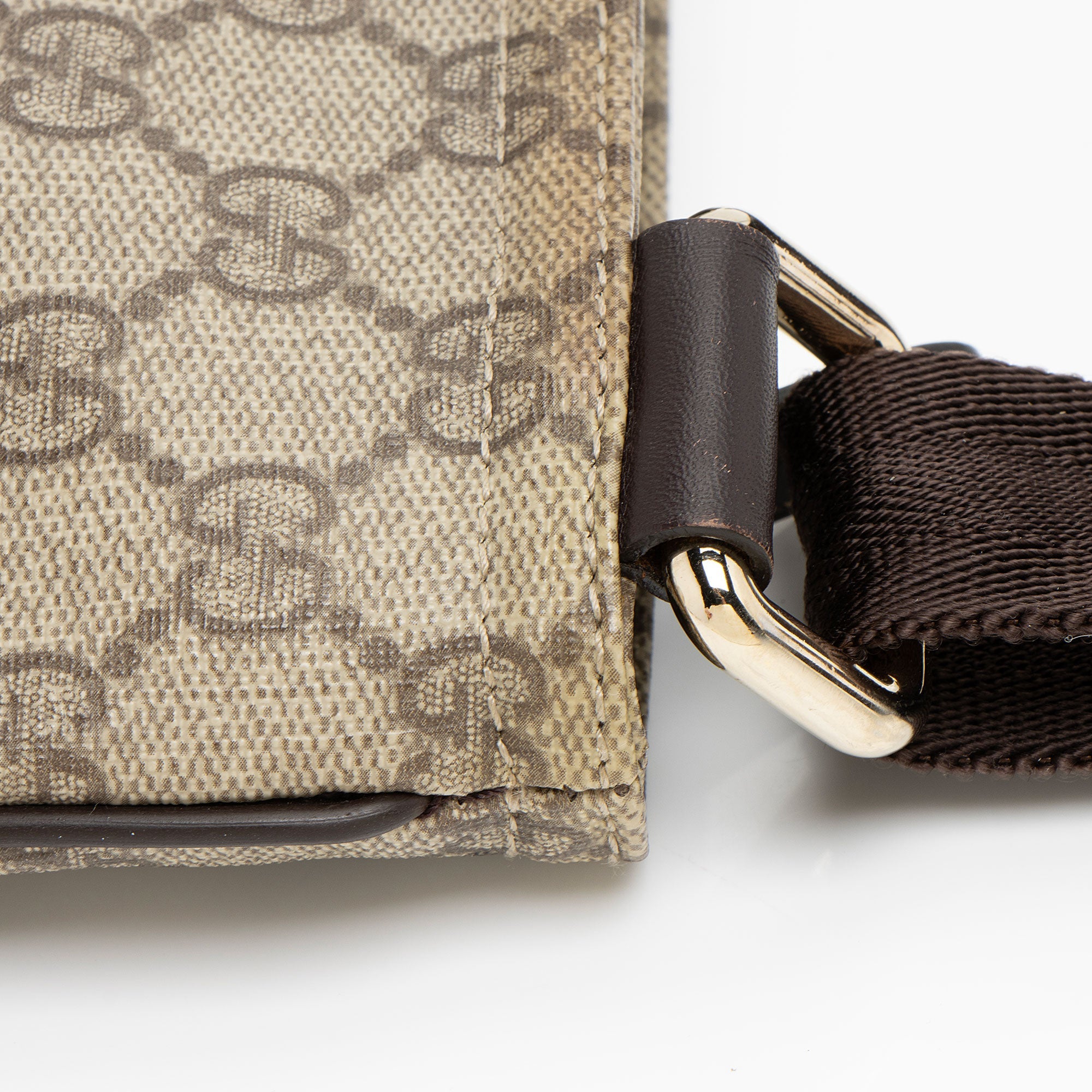 Gucci GG Supreme Classic Small Messenger
