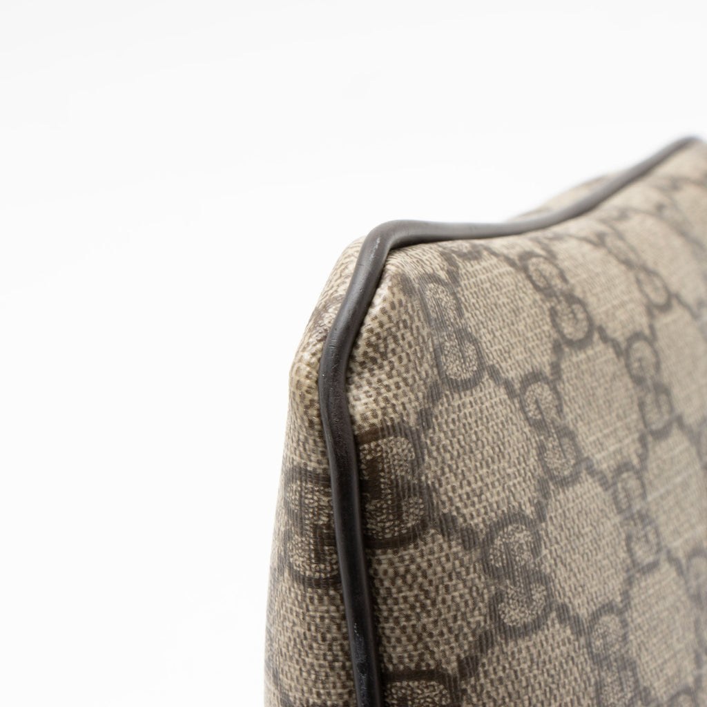 Gucci GG Supreme Classic Small Messenger