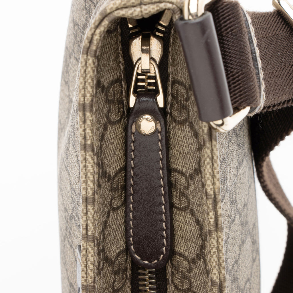Gucci GG Supreme Classic Small Messenger