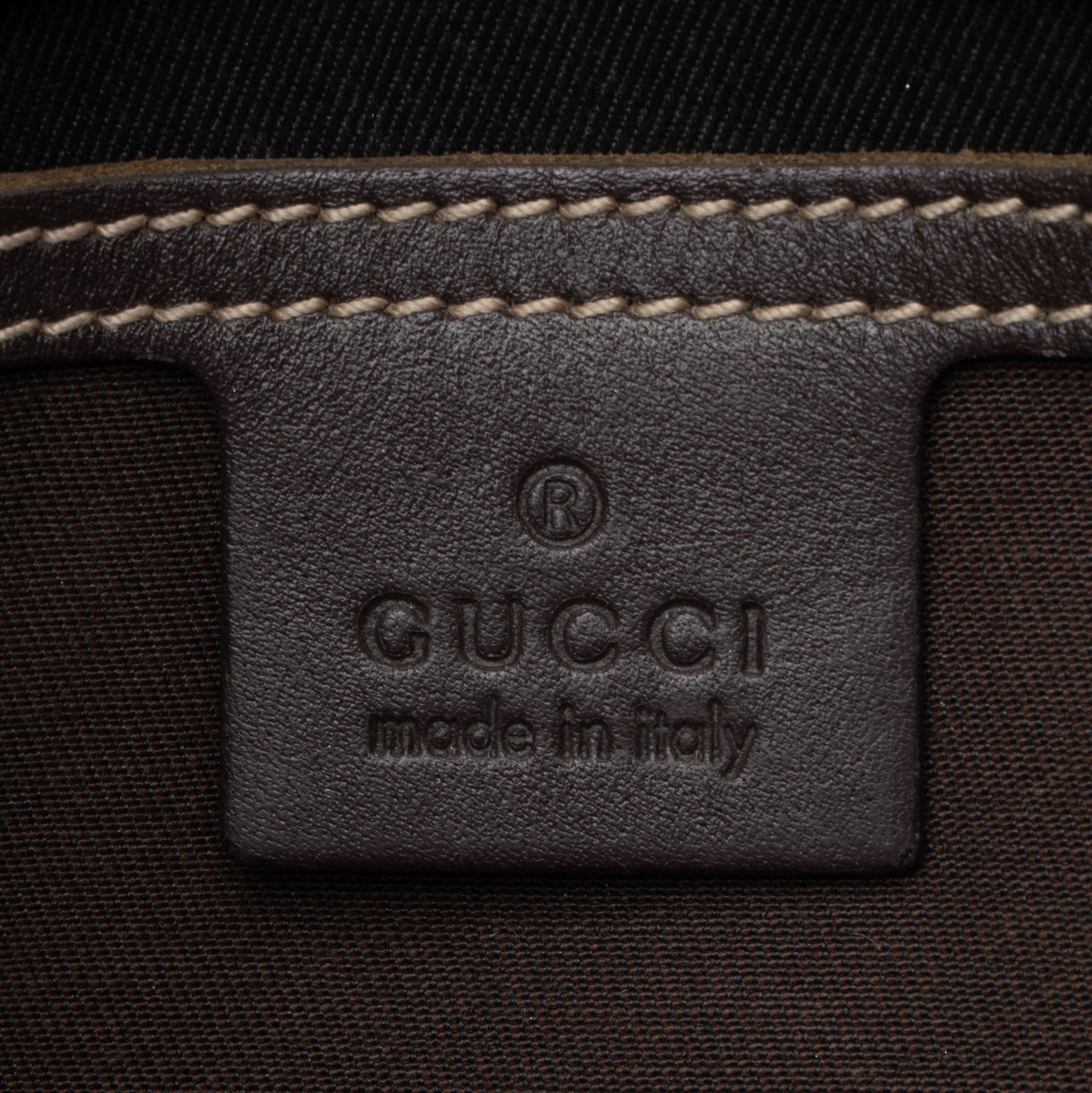 Gucci GG Supreme Classic Small Messenger