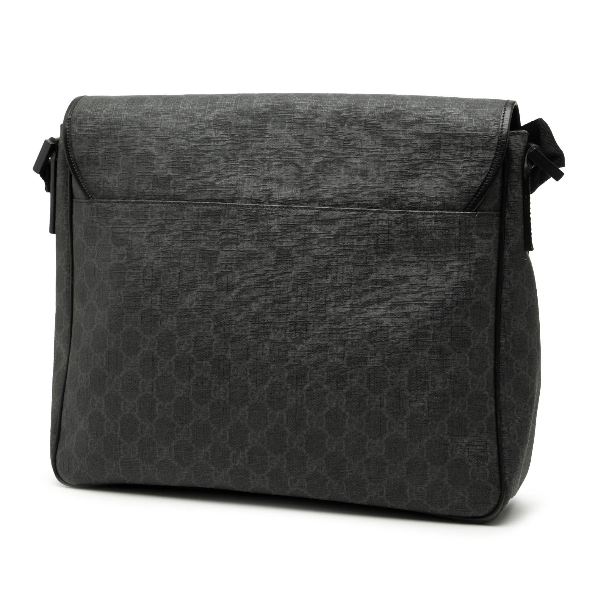 Gucci GG Supreme Flap Messenger Bag