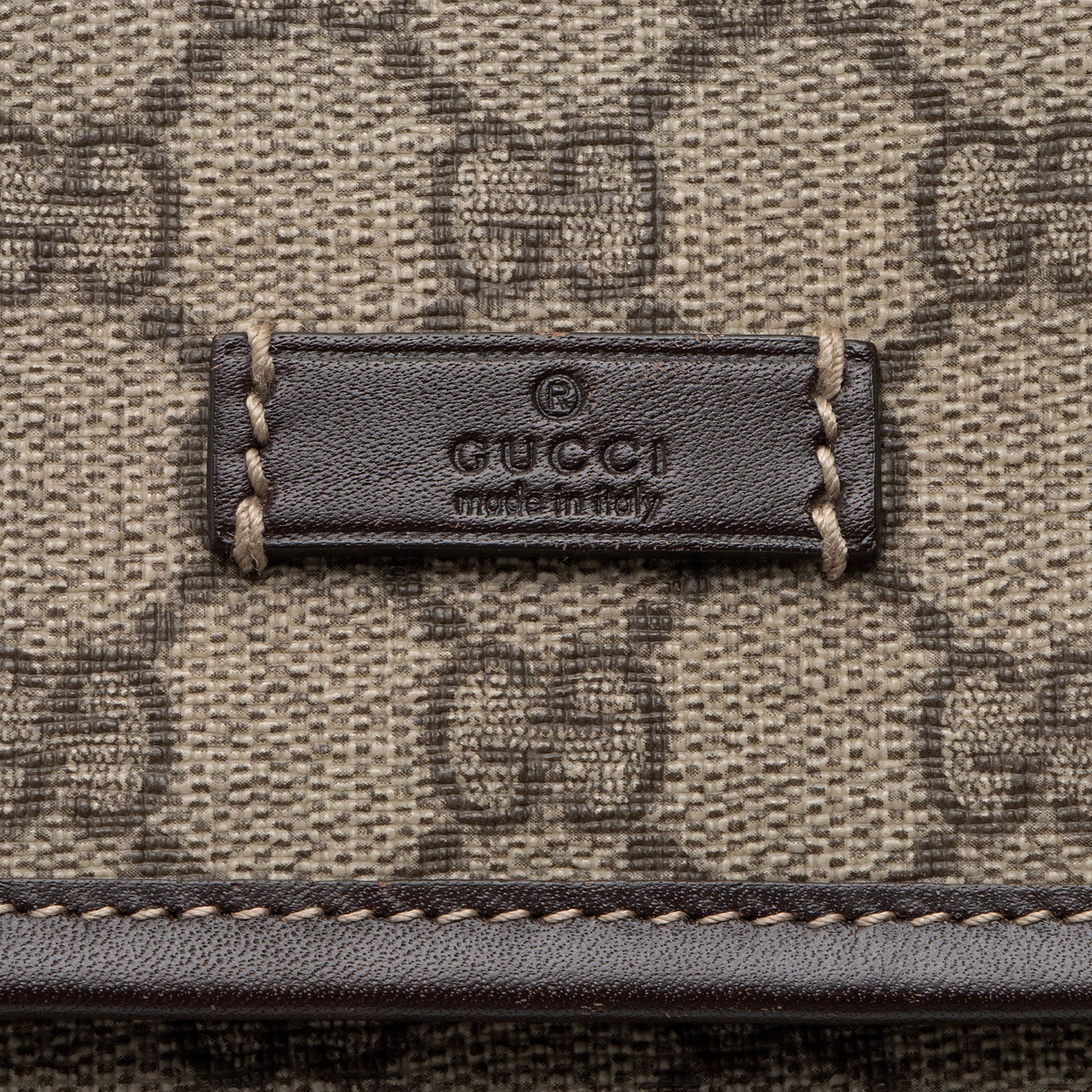 Gucci GG Supreme Flap Small Messenger