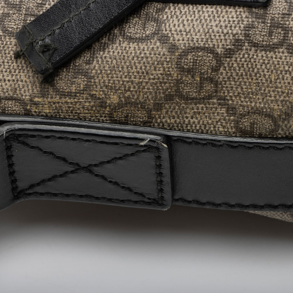 Gucci GG Supreme Flat Front Zip Messenger (SHF-7C0ZEs)