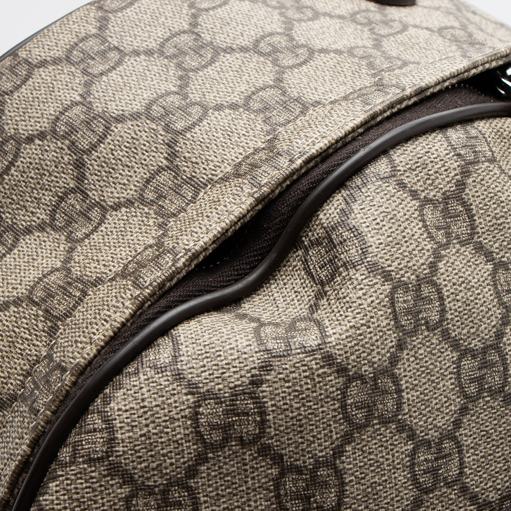 Gucci GG Supreme Interlocking G Medium Backpack (SHF-QiGfpu)