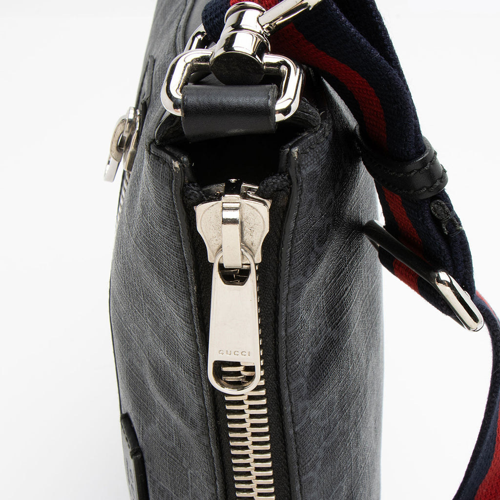 Gucci GG Supreme Medium Messenger