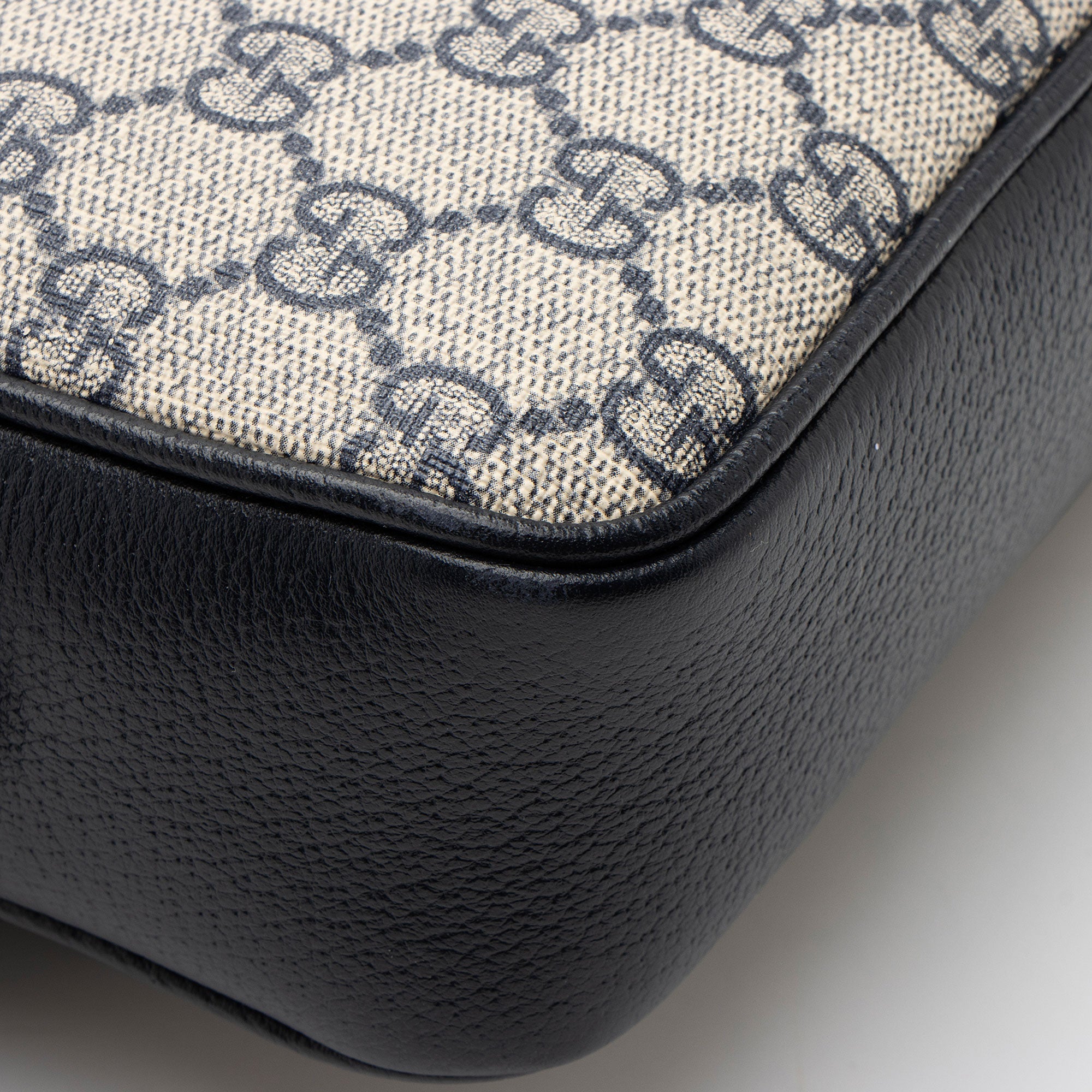 Gucci GG Supreme Ophidia Studded Web Flap Small Messenger (SHF-ken4qy)
