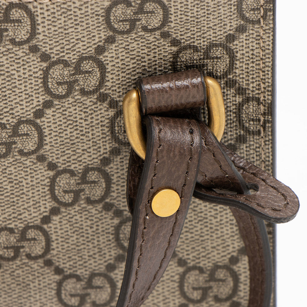 Gucci GG Supreme Pochette (SHF-nytdIA)