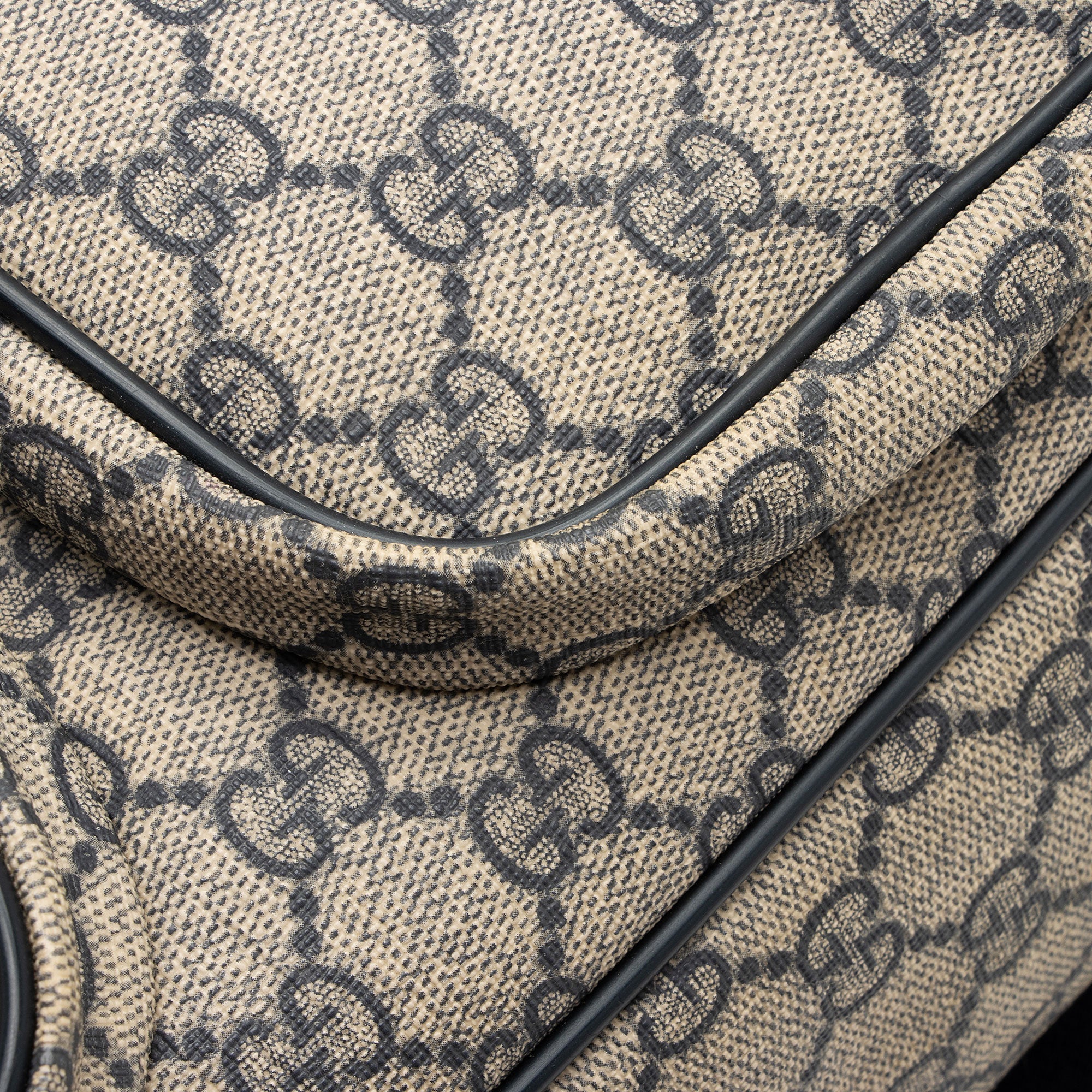 Gucci GG Supreme Pocket Messenger (SHF-z1WHUn)