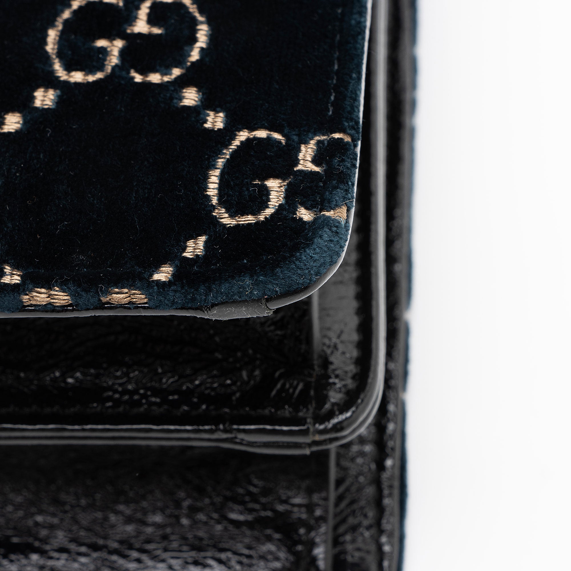 Gucci GG Velvet Dionysus Medium Shoulder Bag