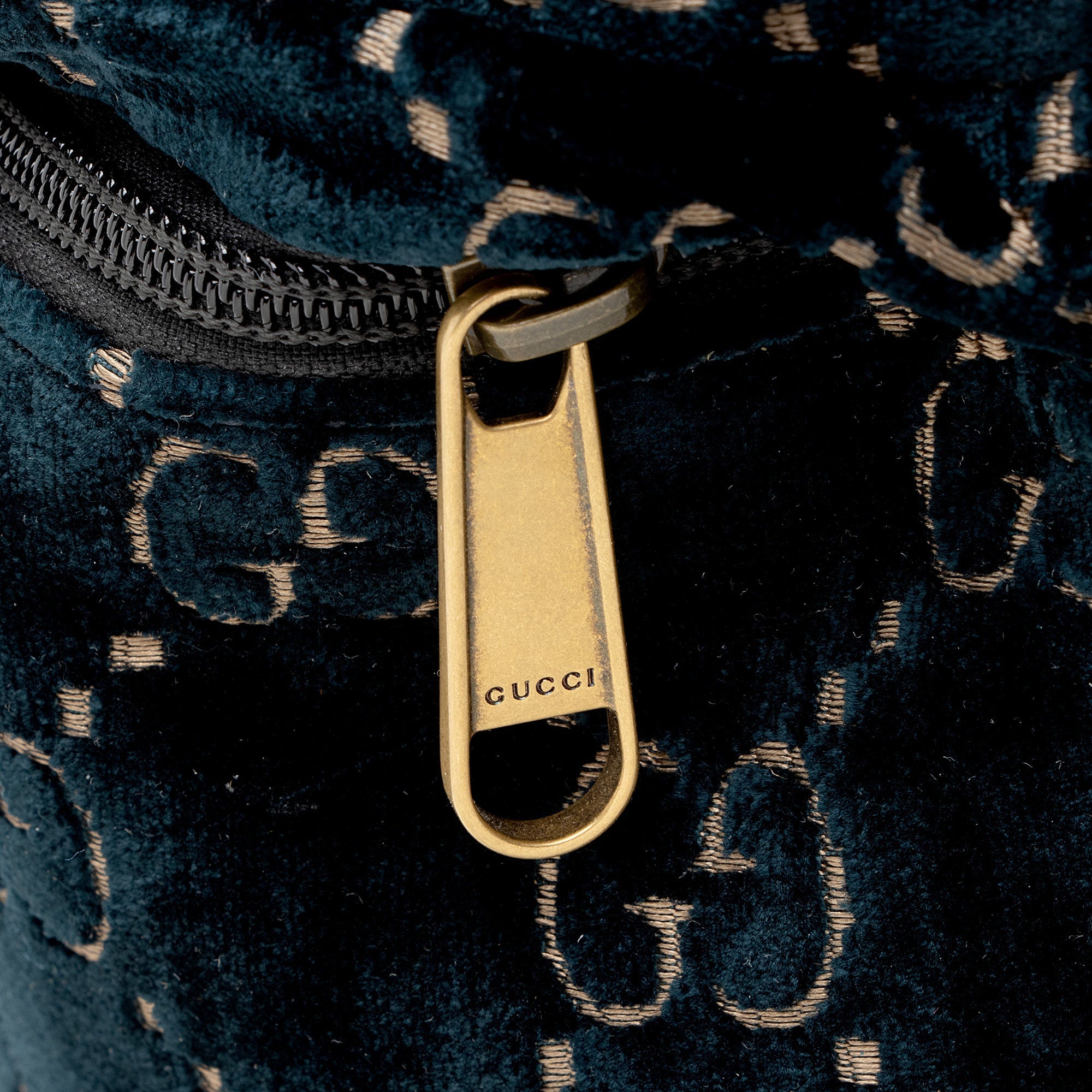 Gucci GG Velvet Medium Flap Backpack (SHF-6tMz52)