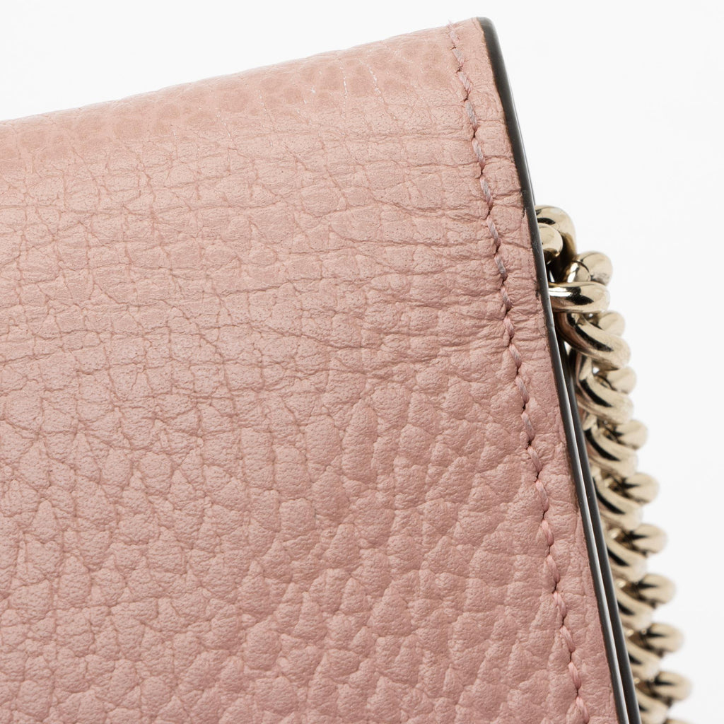 Gucci Grained Calfskin Interlocking G Chain Wallet (SHF-wuQC6s)