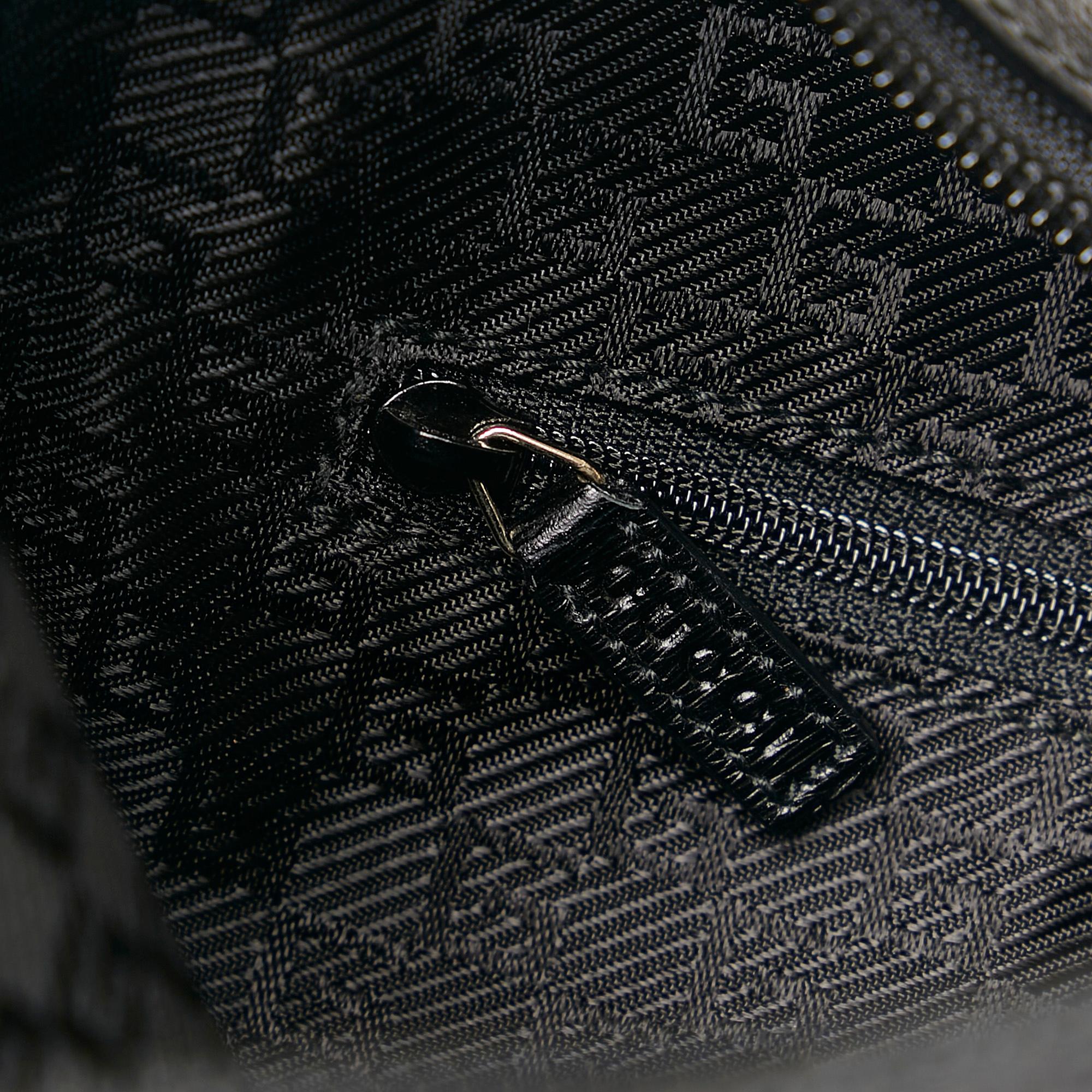 Gucci Leather Shoulder Bag (SHG-YBSEzN)