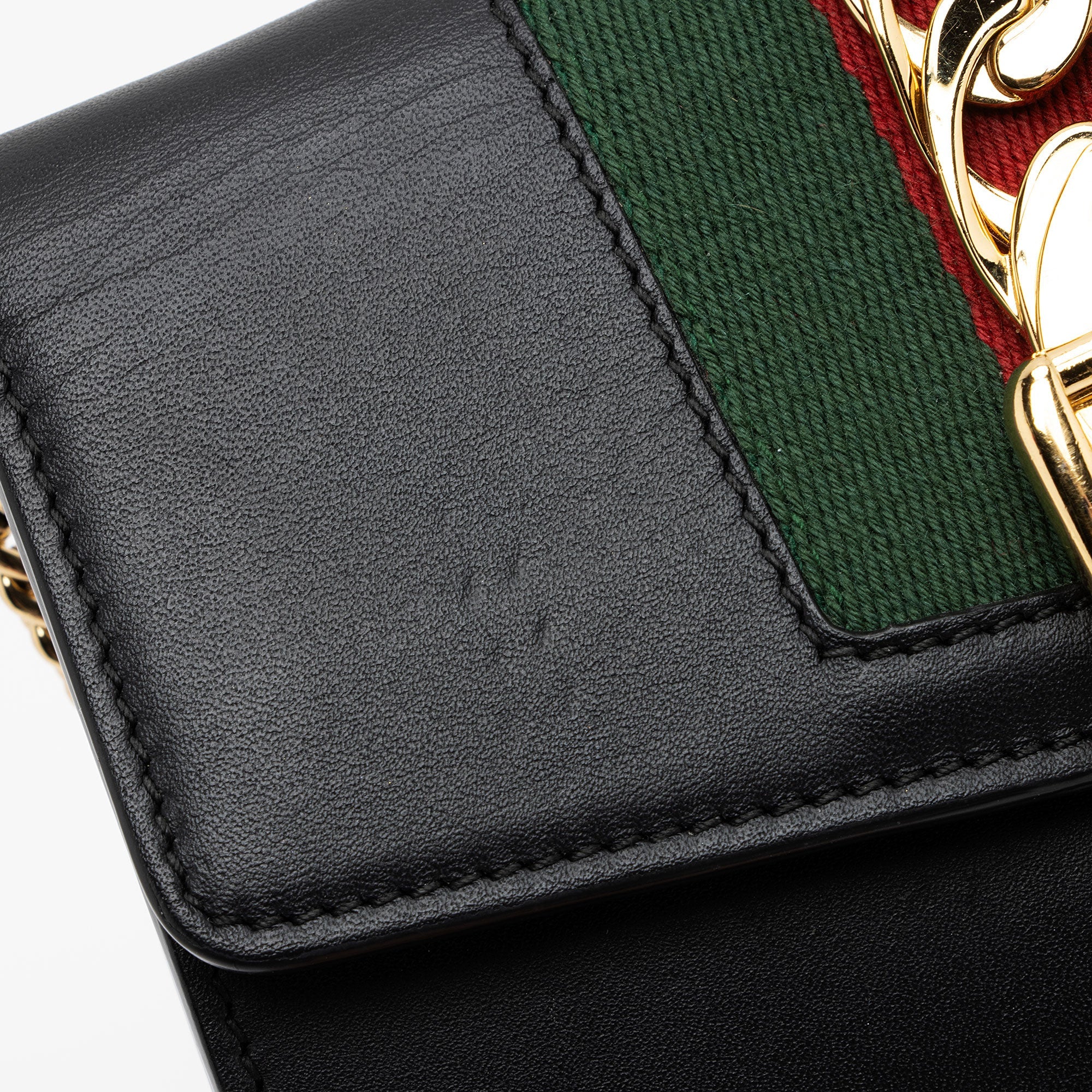 Gucci Leather Sylvie Super Mini Bag (SHF-pKo8lR)