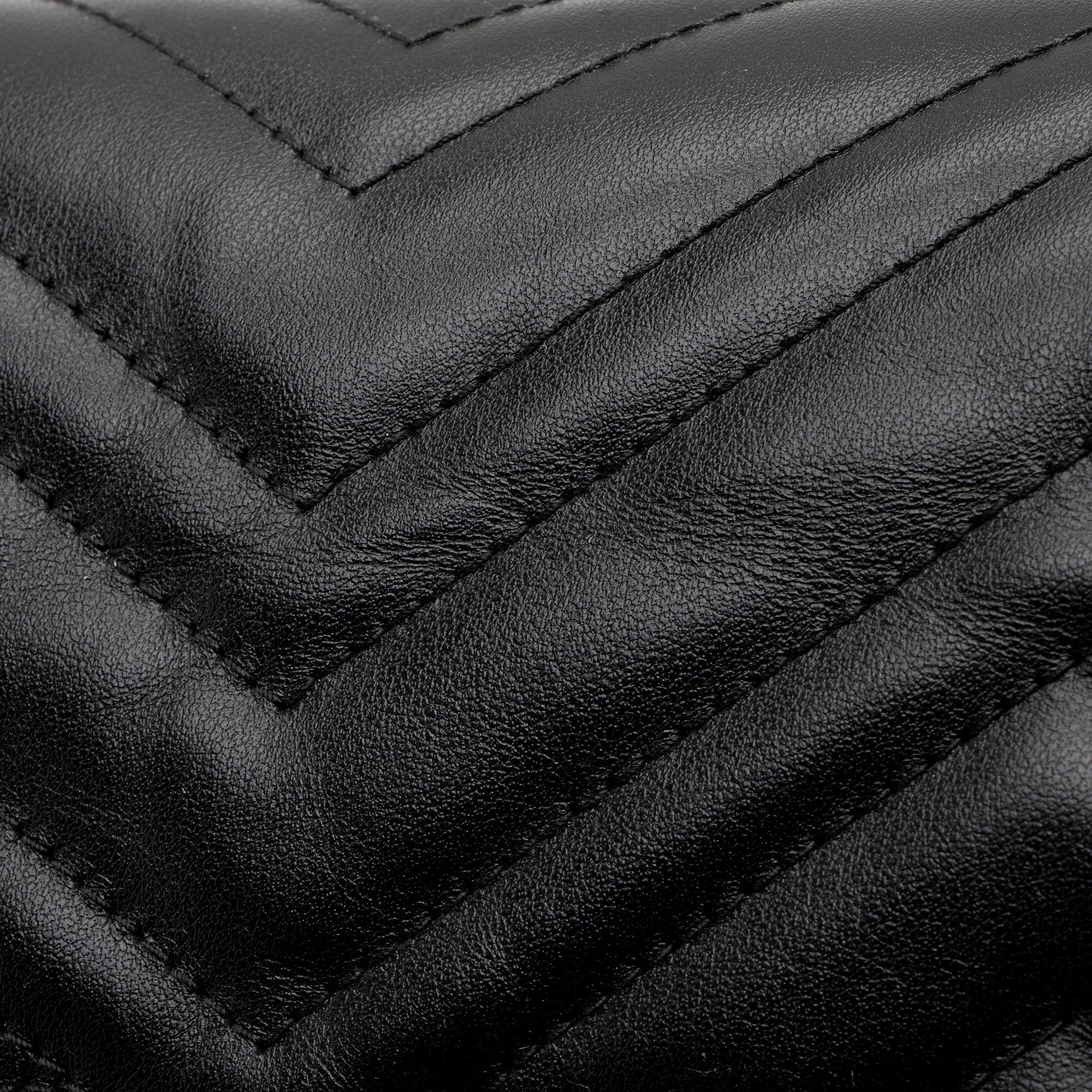 Gucci Matelasse Leather GG Marmont Medium Flap Bag (SHF-maxMO9)