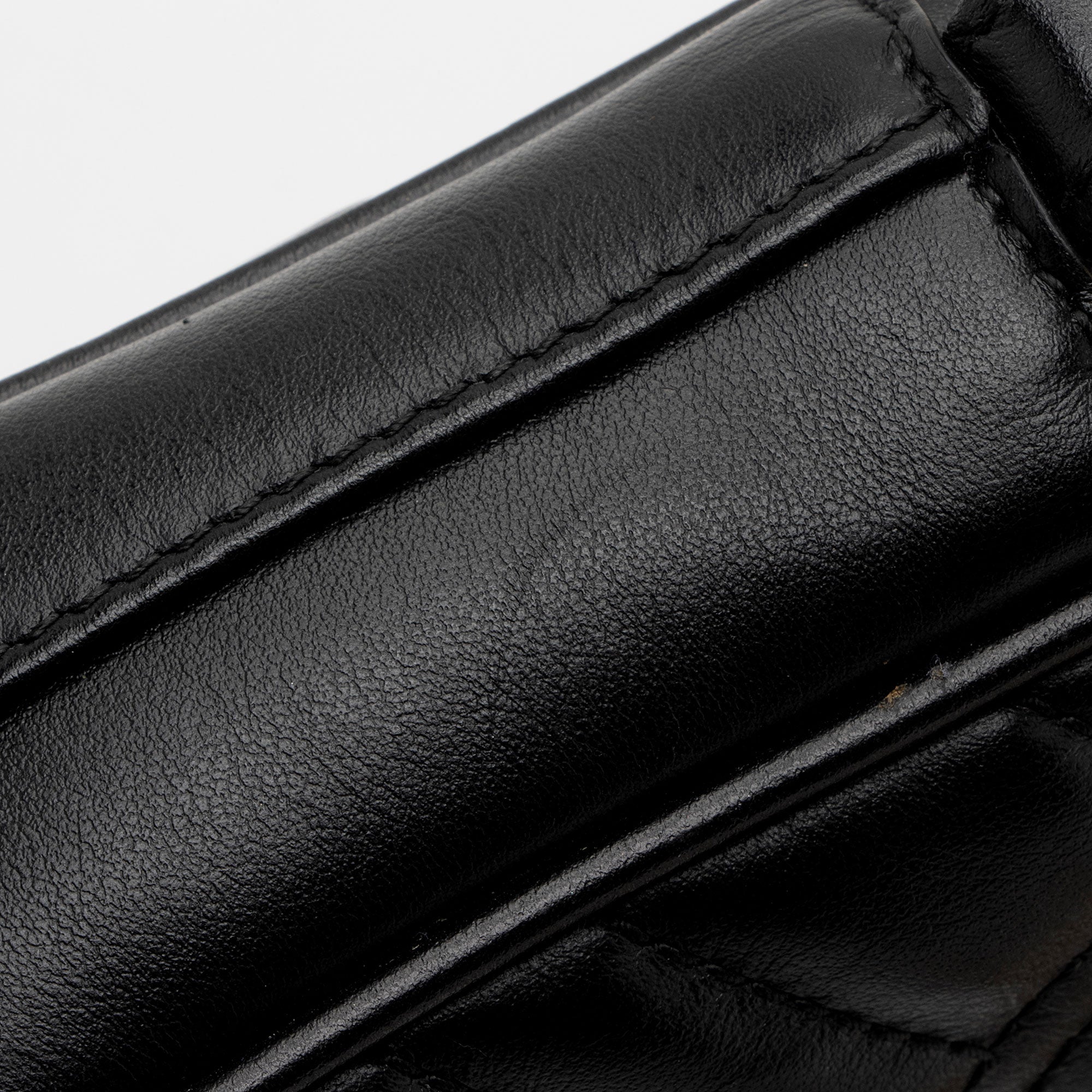 Gucci Matelasse Leather GG Marmont Mini Crossbody (SHF-pySpXY)