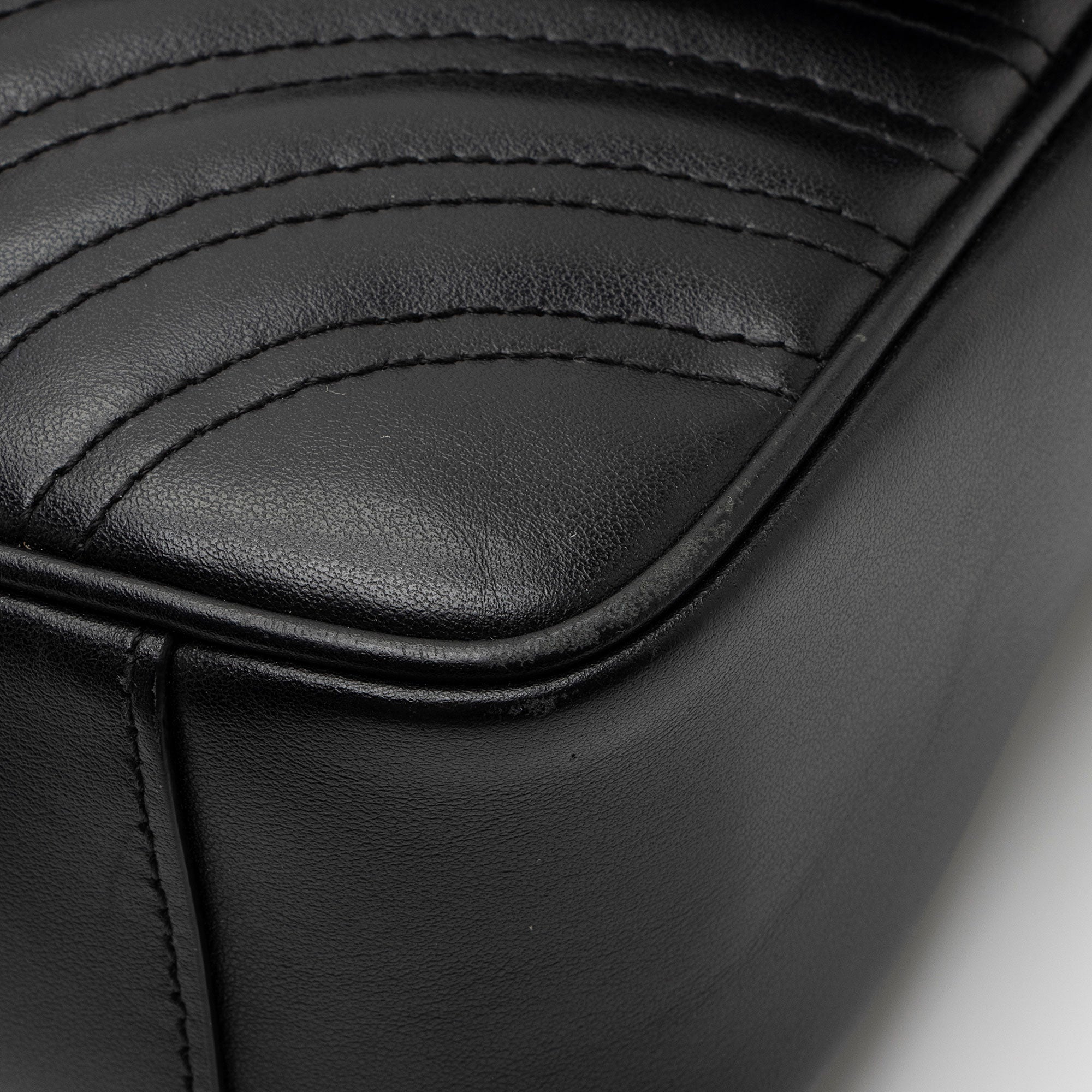 Gucci Matelasse Leather GG Marmont Small Flap Bag (SHF-Bvjama)