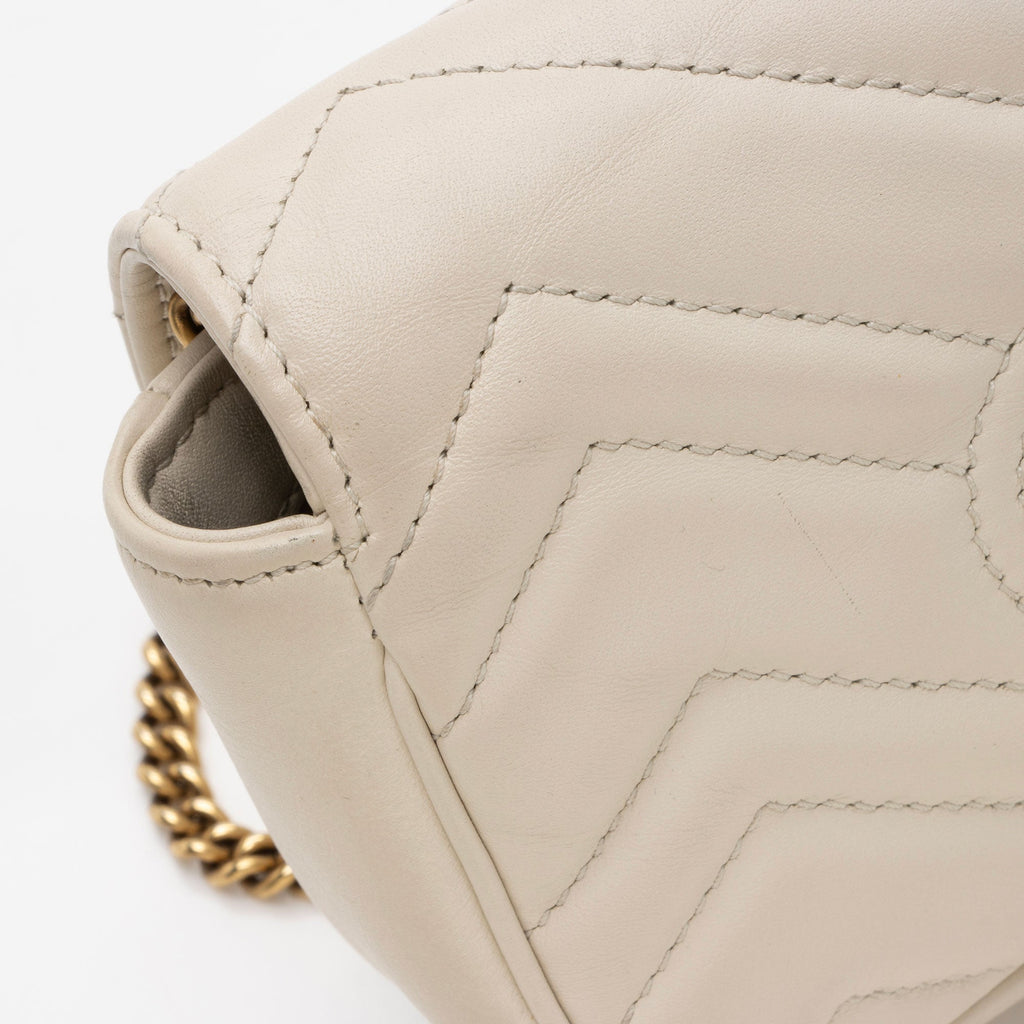 Gucci Matelasse Leather GG Marmont Super Mini Flap Bag (SHF-beHFsH)