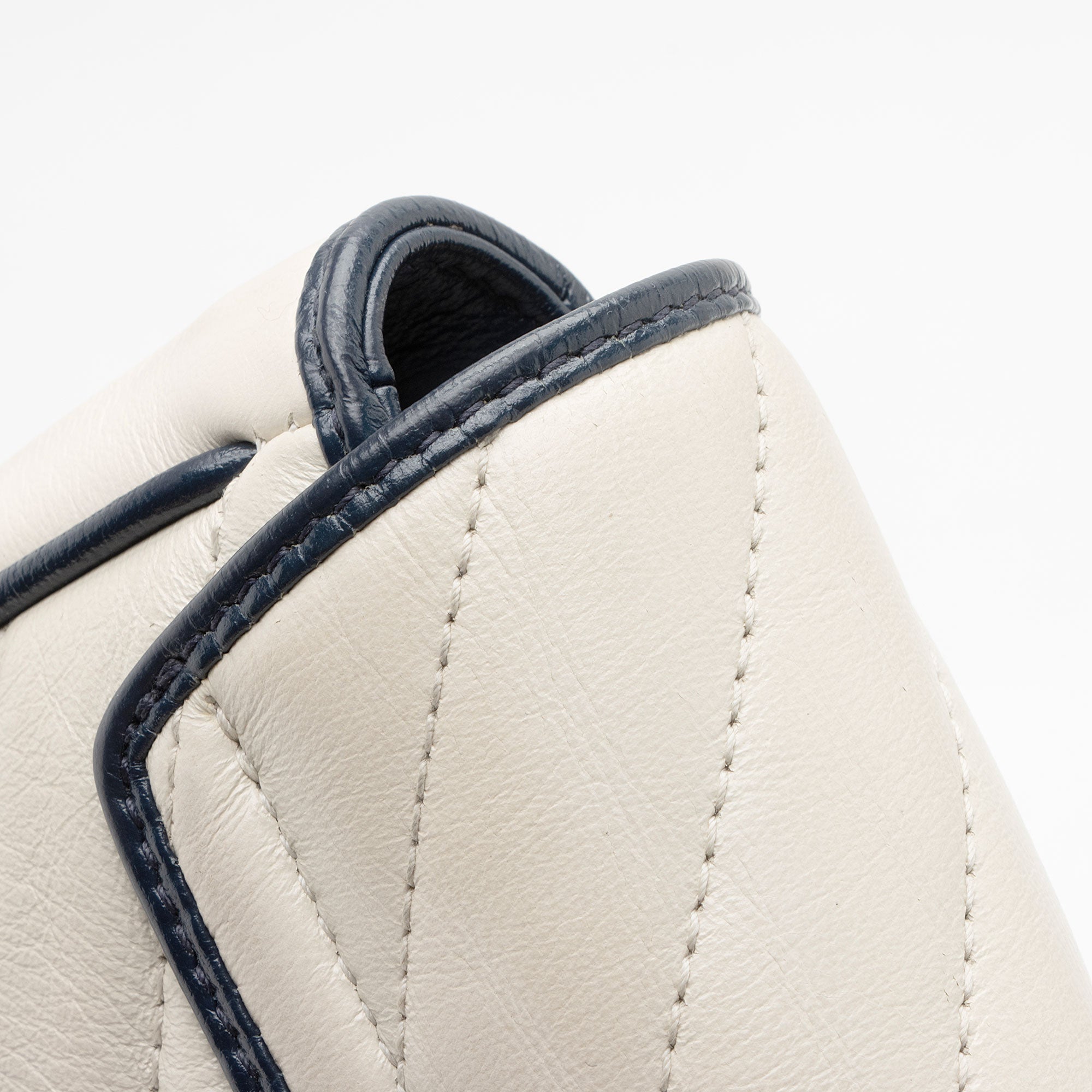 Gucci Matelasse Leather Torchon GG Marmont Super Mini Flap Bag (SHF-bXZV03)